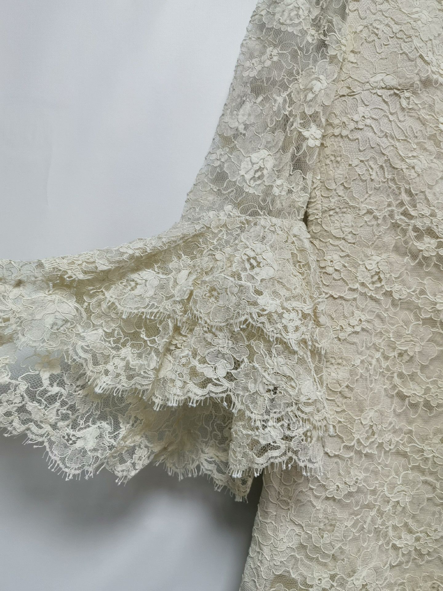 Saint Laurent Paris Saint Laurent Beige Lace Bell-Sleeve Dress Size S / US 4 / IT 40 - 5 Thumbnail