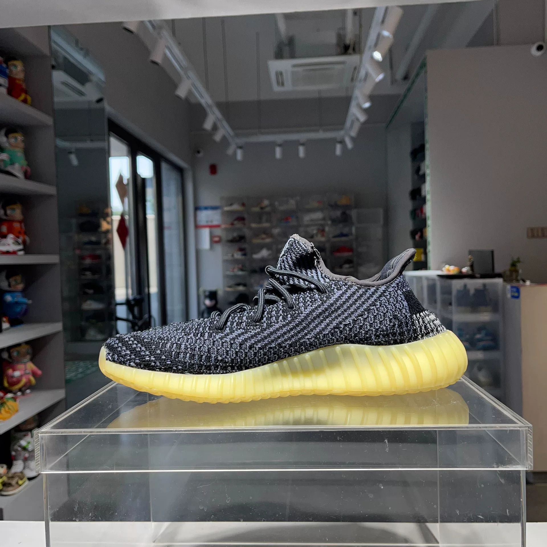 Yeezy Yeezy Black Lowtop Sneakers 45 Men Size US 11.5 / EU 44-45 - 6 Thumbnail