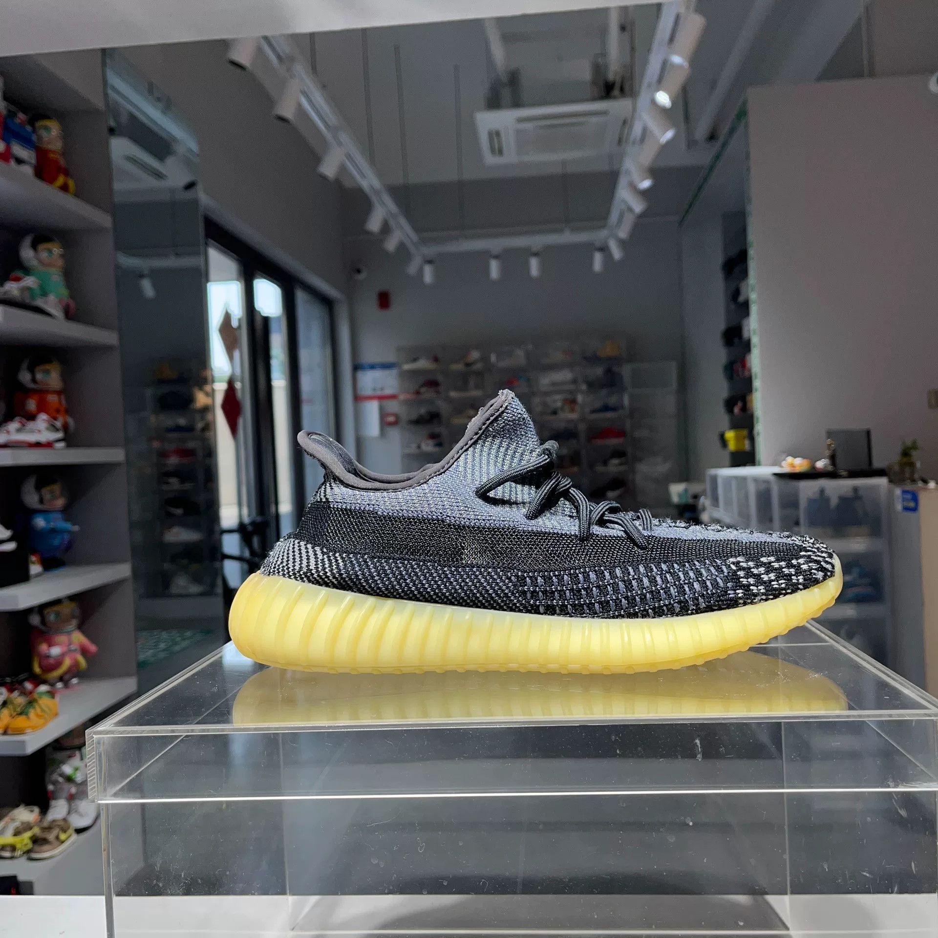 Yeezy Yeezy Black Lowtop Sneakers 45 Men Size US 11.5 / EU 44-45 - 5 Thumbnail