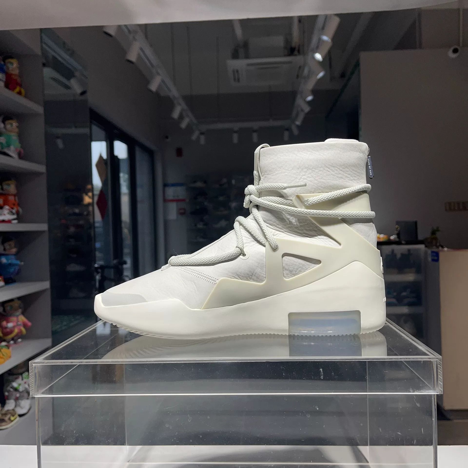 Fear of God Fear of God Retro White Lowtop Sneakers 9 Men Size US 9 / EU 42 - 5 Thumbnail