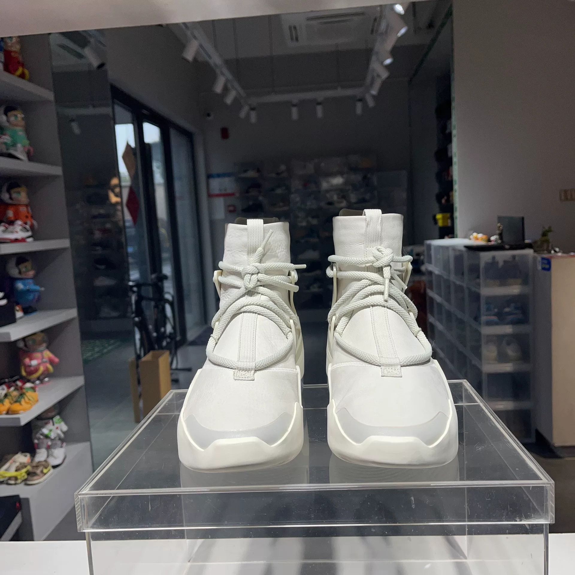 Fear of God Fear of God Retro White Lowtop Sneakers 9 Men Size US 9 / EU 42 - 2 Thumbnail