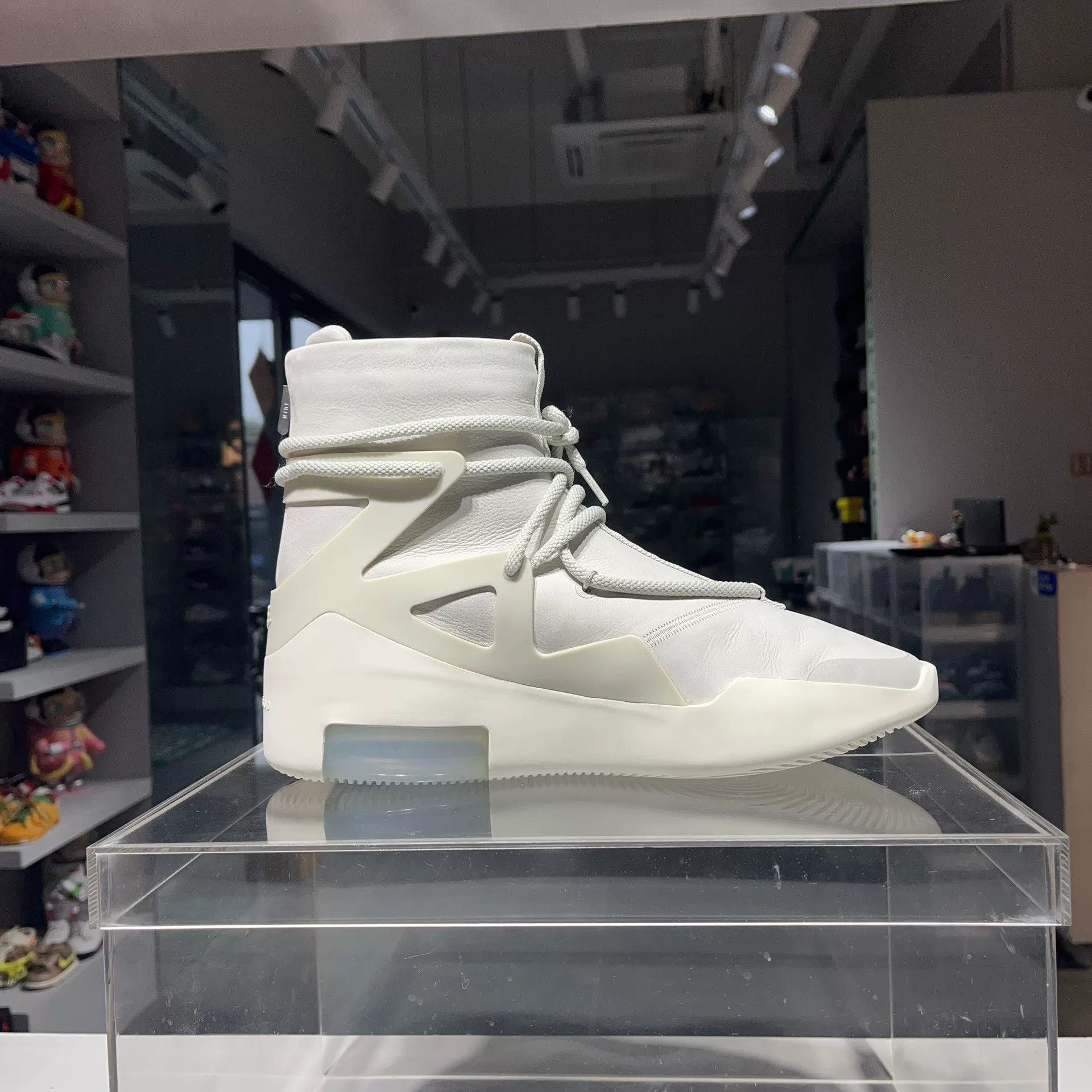 Fear of God Fear of God Retro White Lowtop Sneakers 9 Men Size US 9 / EU 42 - 3 Thumbnail