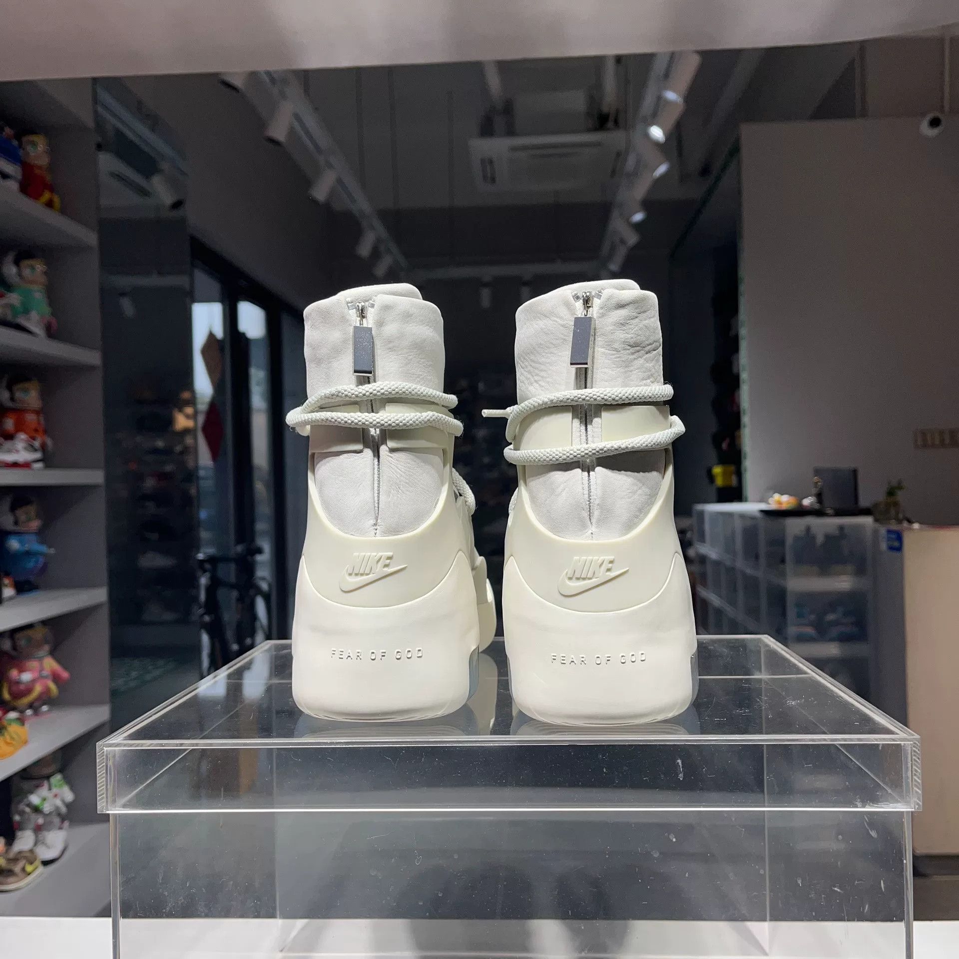 Fear of God Fear of God Retro White Lowtop Sneakers 9 Men Size US 9 / EU 42 - 6 Thumbnail