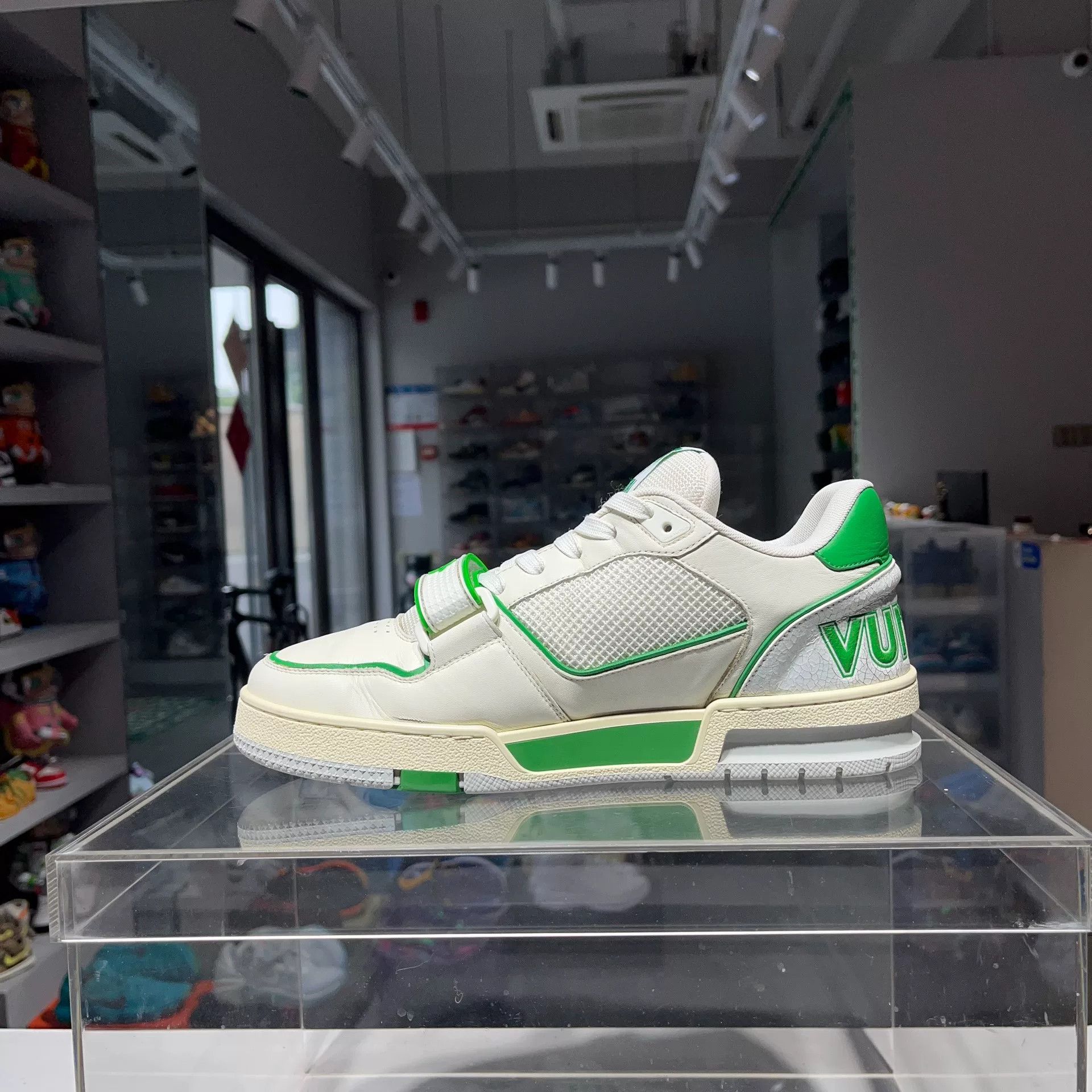 Louis Vuitton Louis Vuitton Training Green Lowtop Sneakers 7.5 Men Size US 7.5 / EU 40-41 - 6 Thumbnail