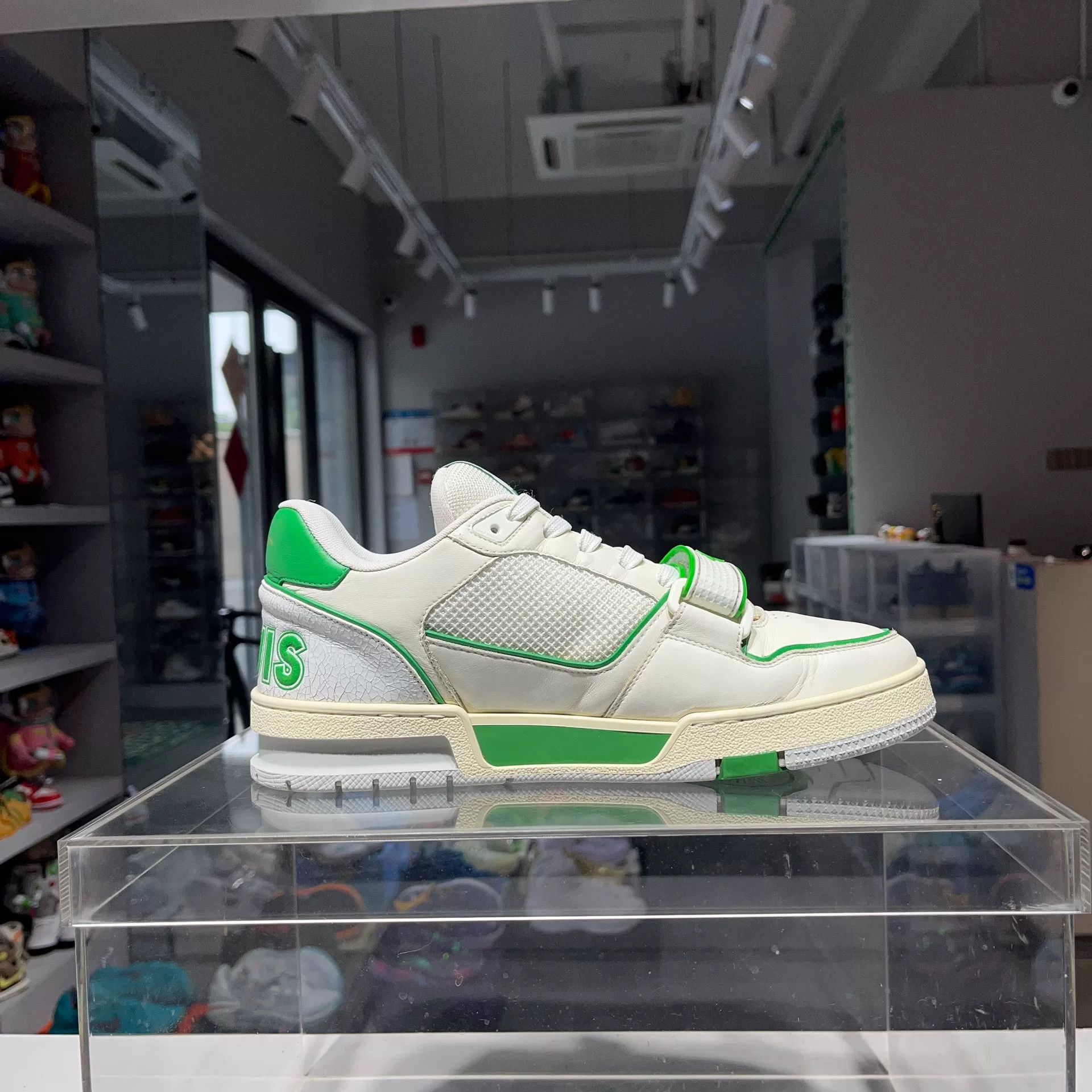 Louis Vuitton Louis Vuitton Training Green Lowtop Sneakers 7.5 Men Size US 7.5 / EU 40-41 - 3 Thumbnail