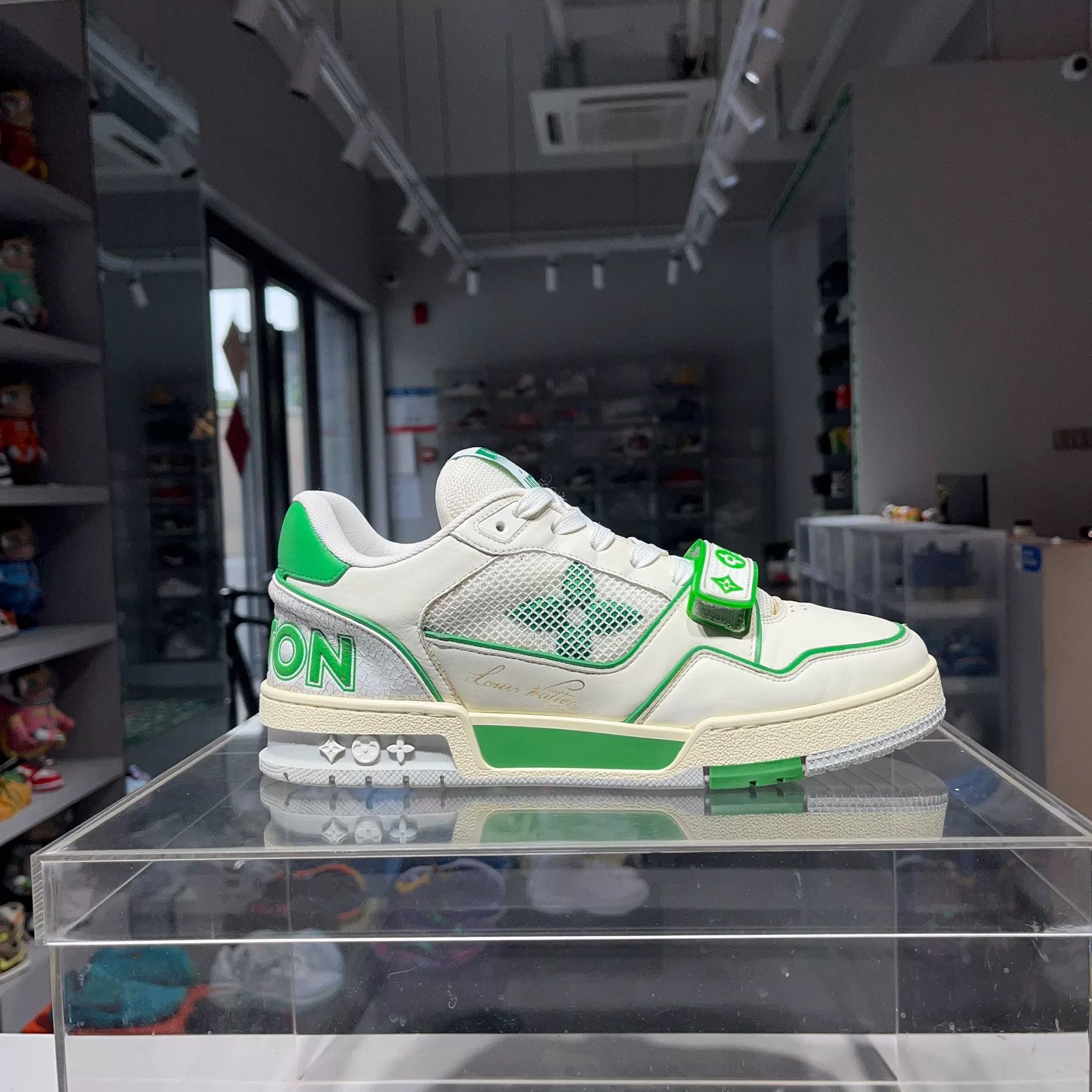 Louis Vuitton Louis Vuitton Training Green Lowtop Sneakers 7.5 Men Size US 7.5 / EU 40-41 - 5 Thumbnail
