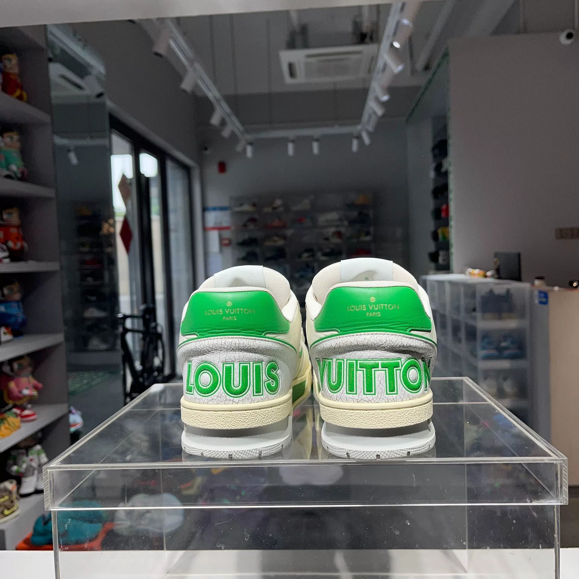 Louis Vuitton Louis Vuitton Training Green Lowtop Sneakers 7.5 Men Size US 7.5 / EU 40-41 - 4 Thumbnail