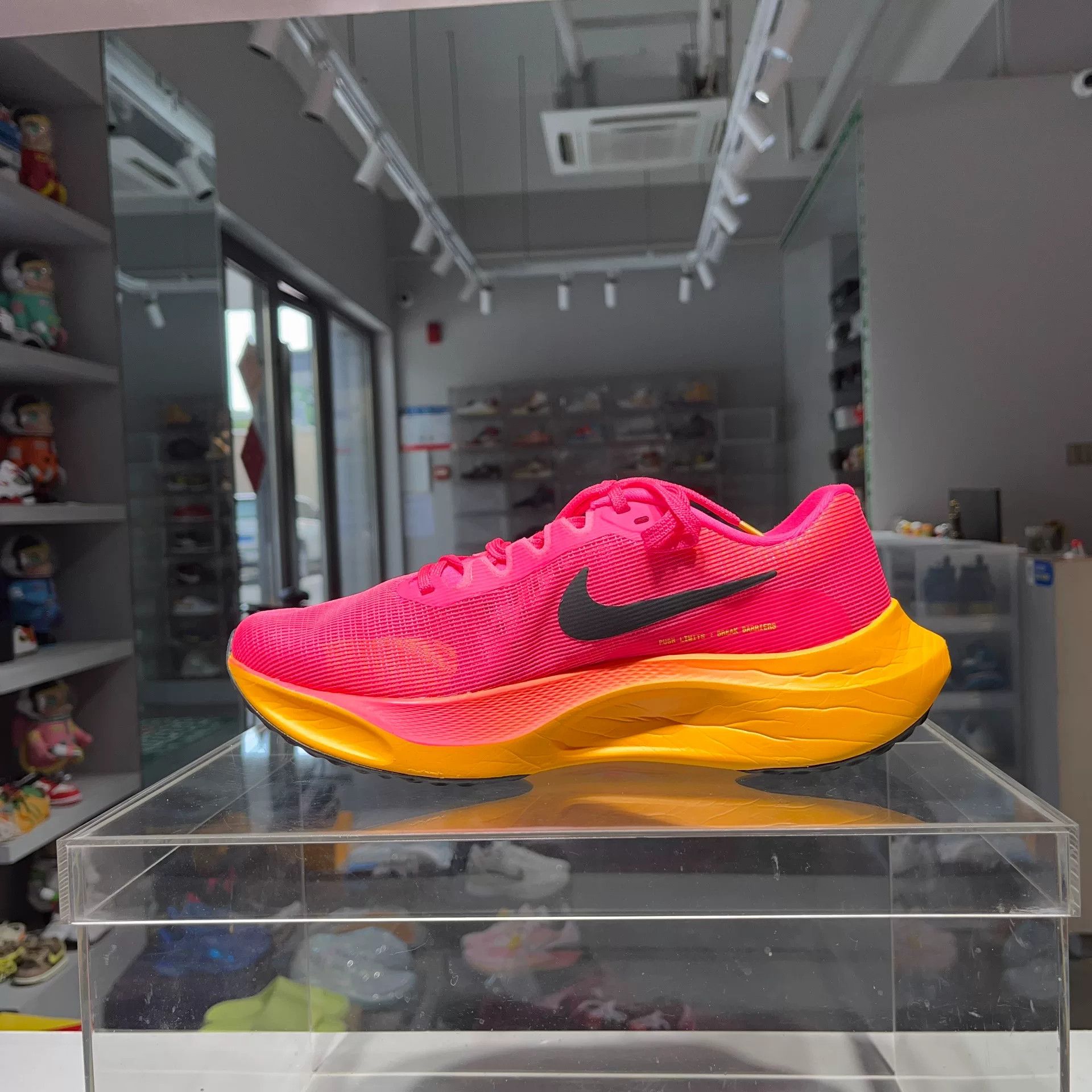 Nike Nike ZOOM Pink Lowtop Sneakers 9 Men Size US 9 / EU 42 - 6 Thumbnail