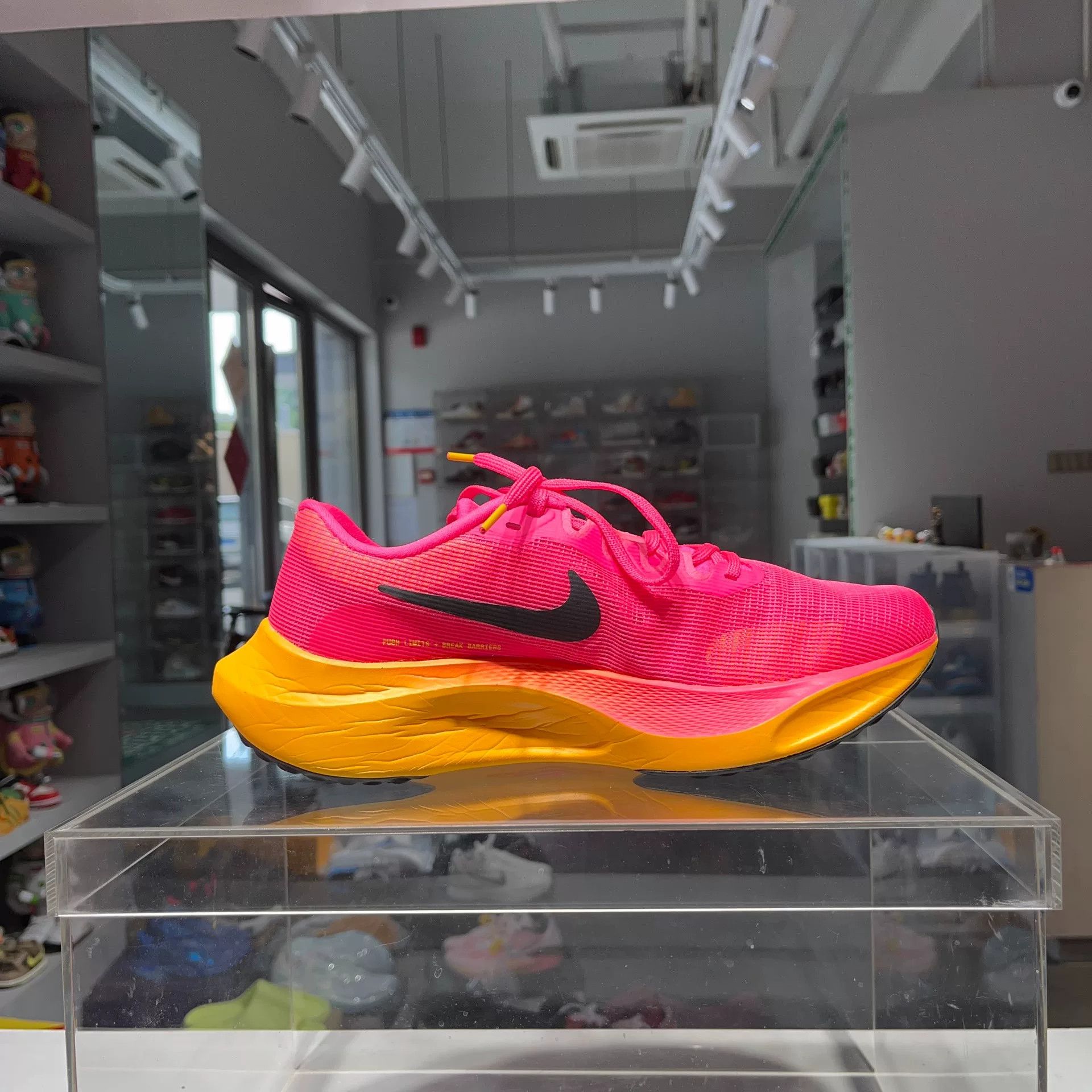 Nike Nike ZOOM Pink Lowtop Sneakers 9 Men Size US 9 / EU 42 - 3 Thumbnail
