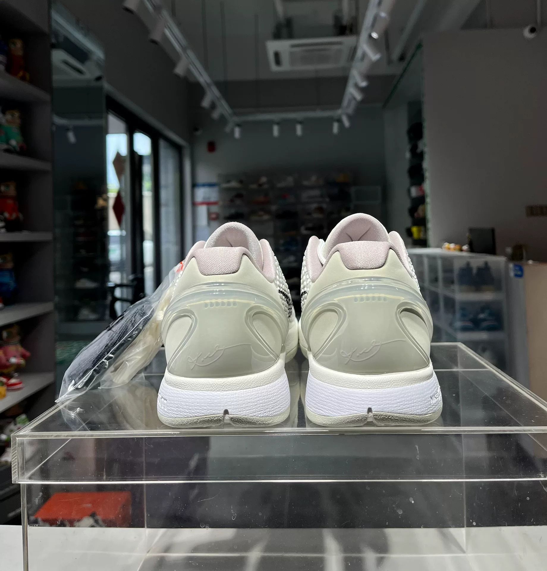 Nike Nike Lowtop Sneakers 10 Men Size US 10 / EU 43 - 4 Thumbnail