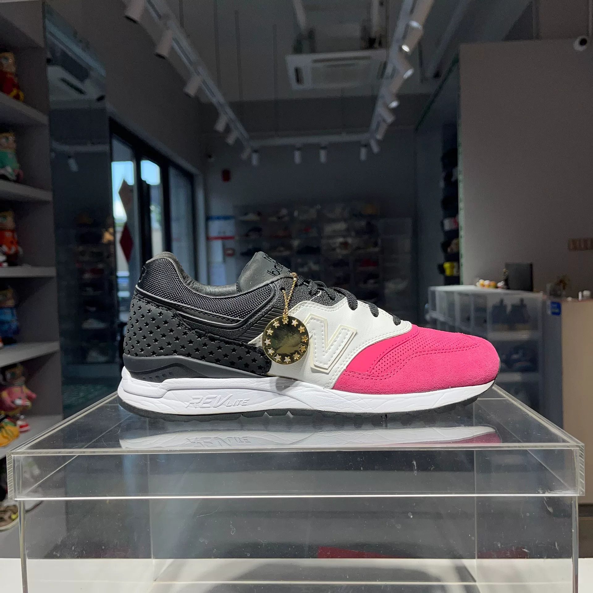 New Balance New Balance Pink Lowtop Sneakers us_12 Women Size US 12 / IT 42 - 4 Thumbnail