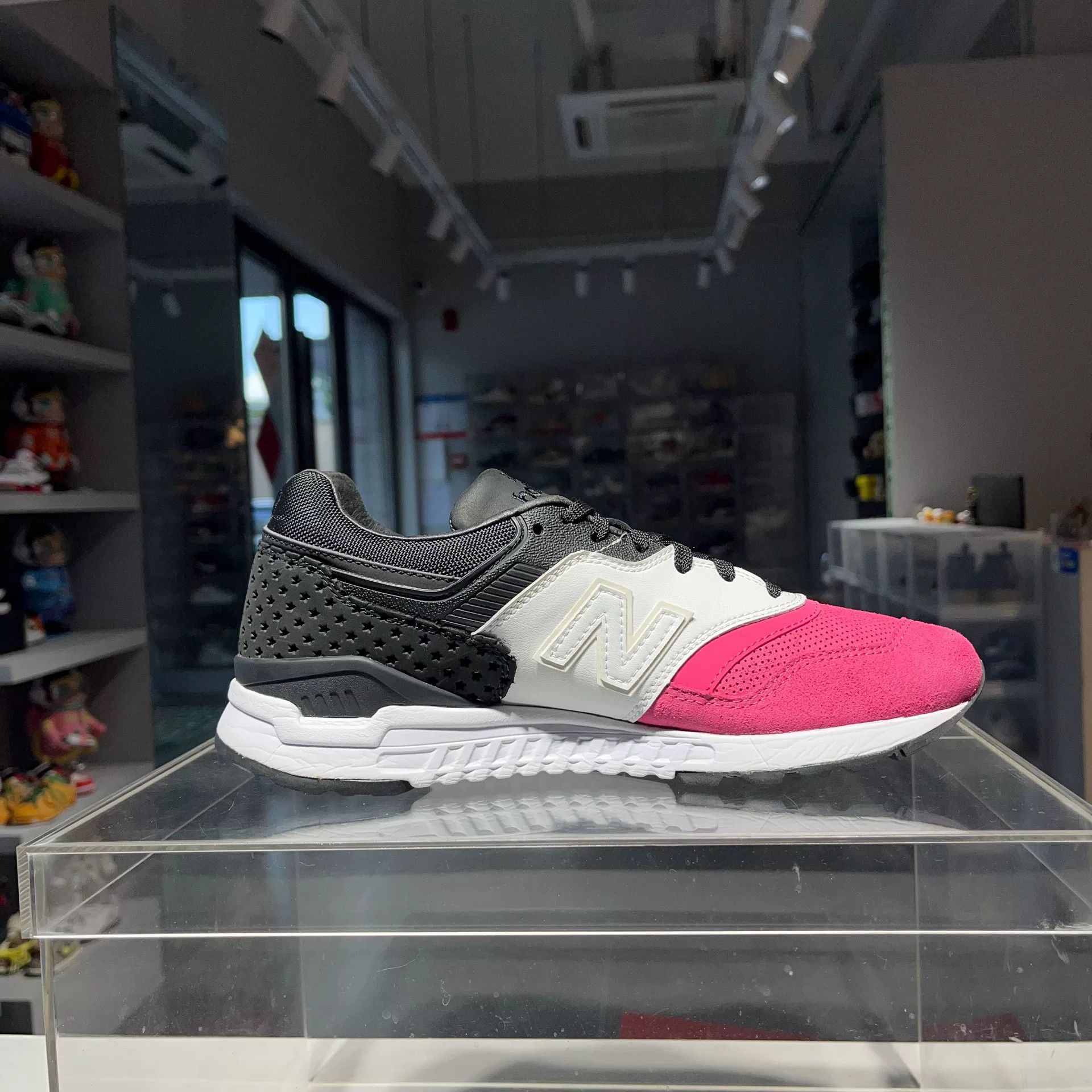 New Balance New Balance Pink Lowtop Sneakers us_12 Women Size US 12 / IT 42 - 3 Thumbnail