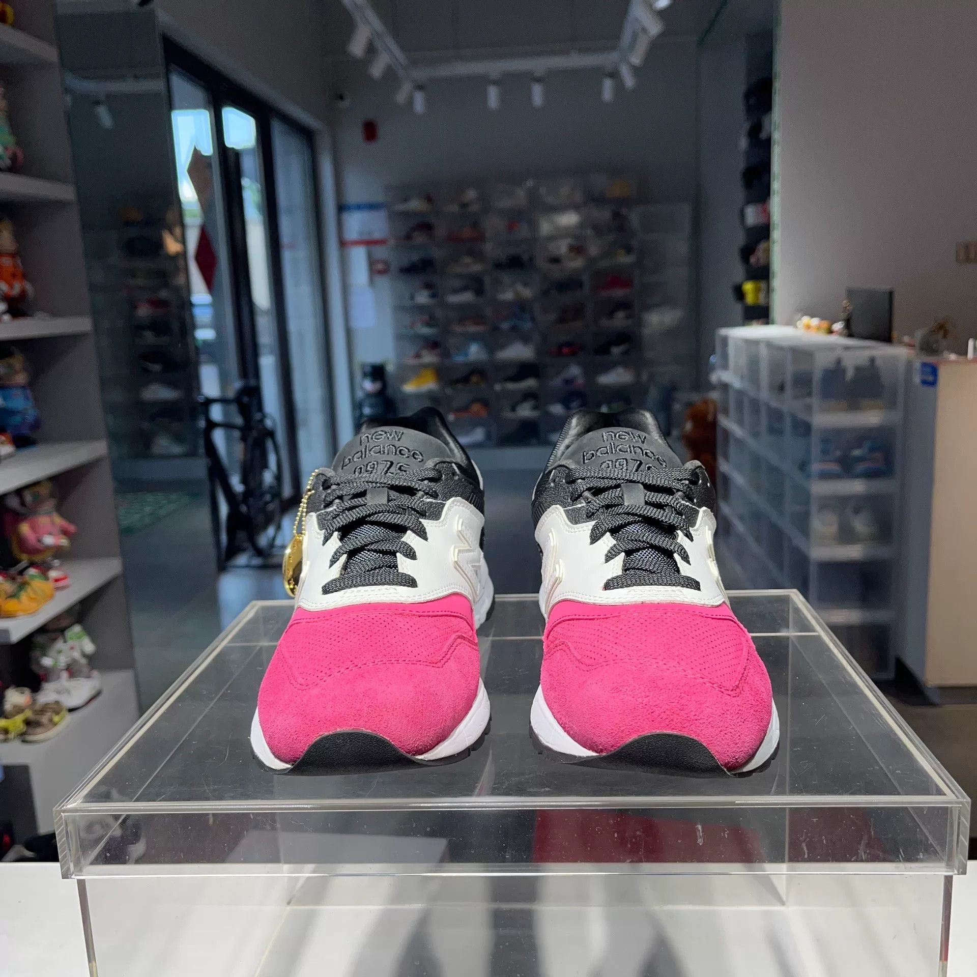 New Balance New Balance Pink Lowtop Sneakers us_12 Women Size US 12 / IT 42 - 2 Thumbnail