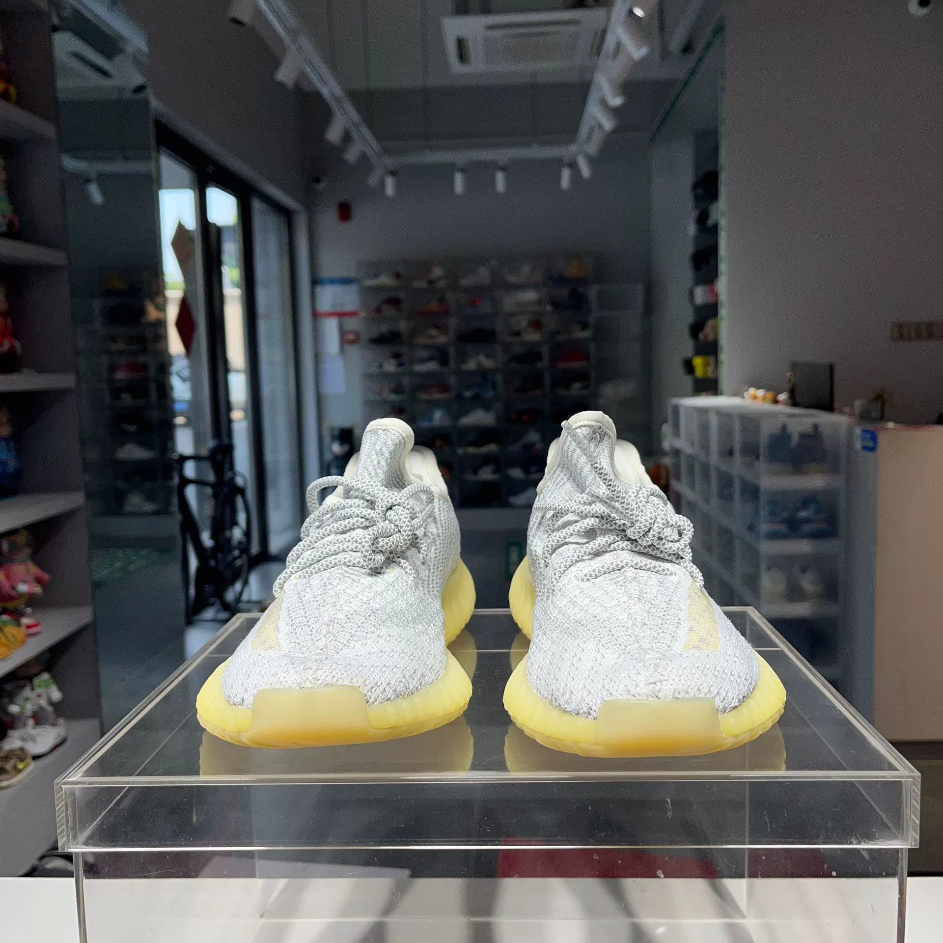 Adidas Adidas YEEZY White Lowtop Sneakers 9.5 Men Size US 9.5 / EU 42-43 - 3 Thumbnail