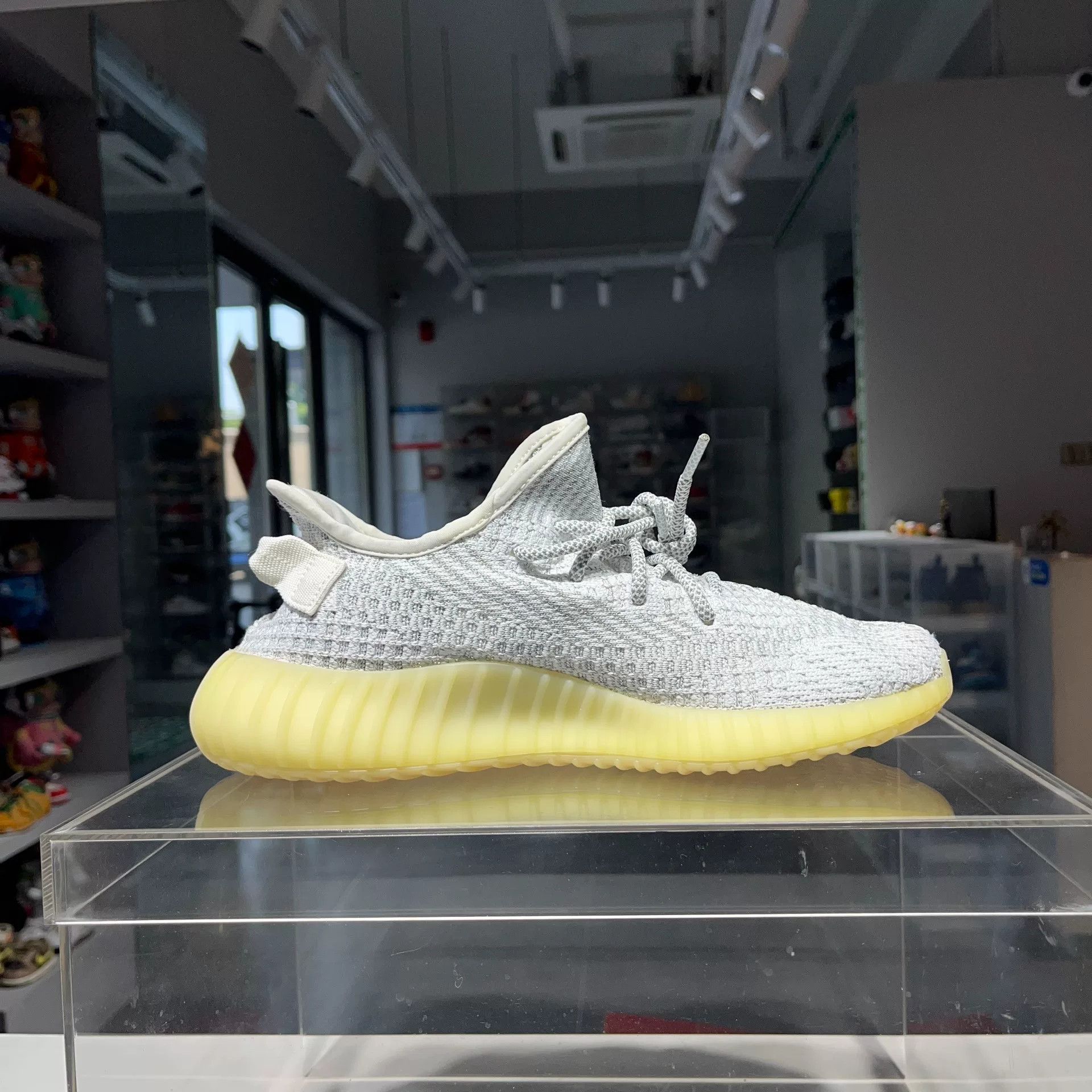 Adidas Adidas YEEZY White Lowtop Sneakers 9.5 Men Size US 9.5 / EU 42-43 - 4 Thumbnail