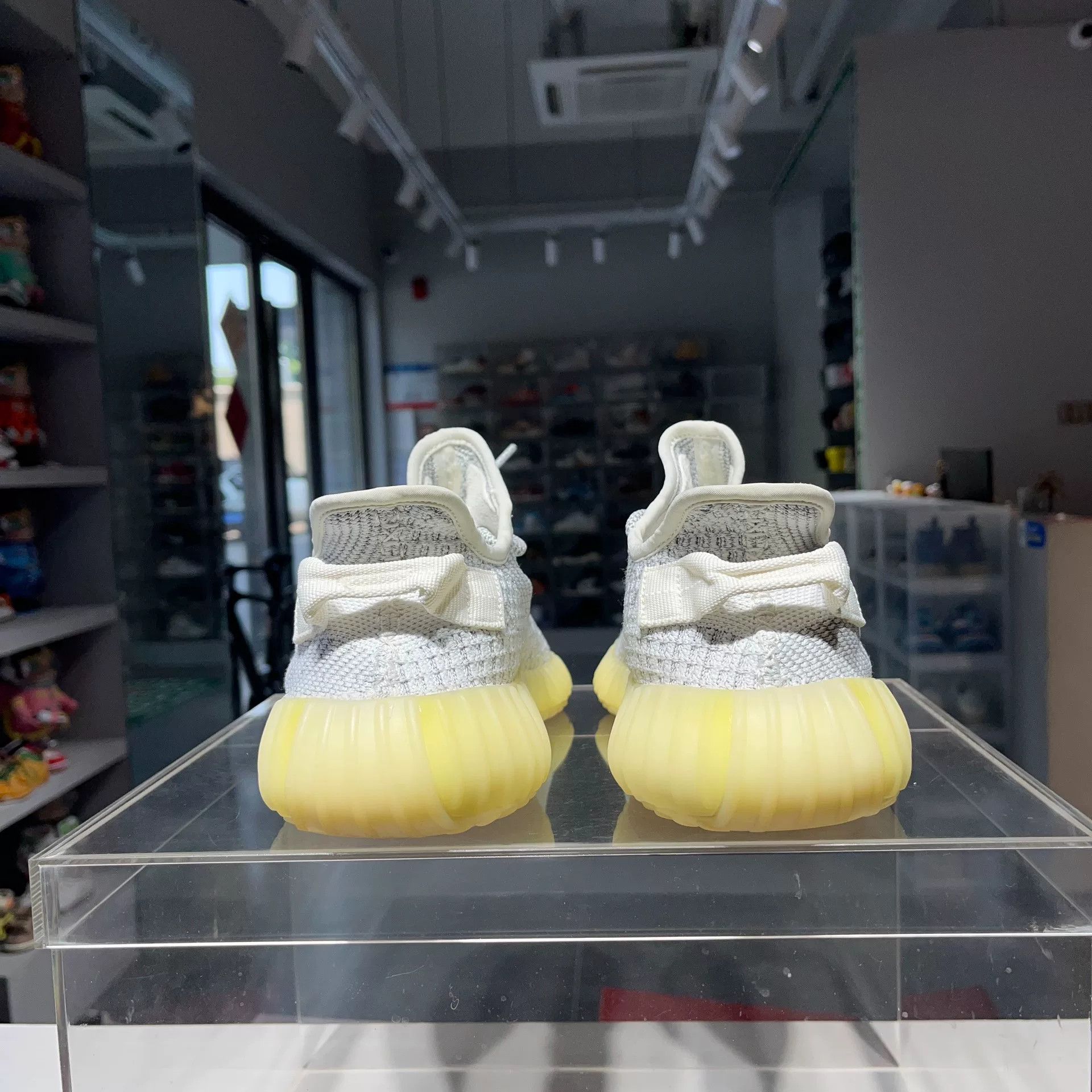 Adidas Adidas YEEZY White Lowtop Sneakers 9.5 Men Size US 9.5 / EU 42-43 - 5 Thumbnail