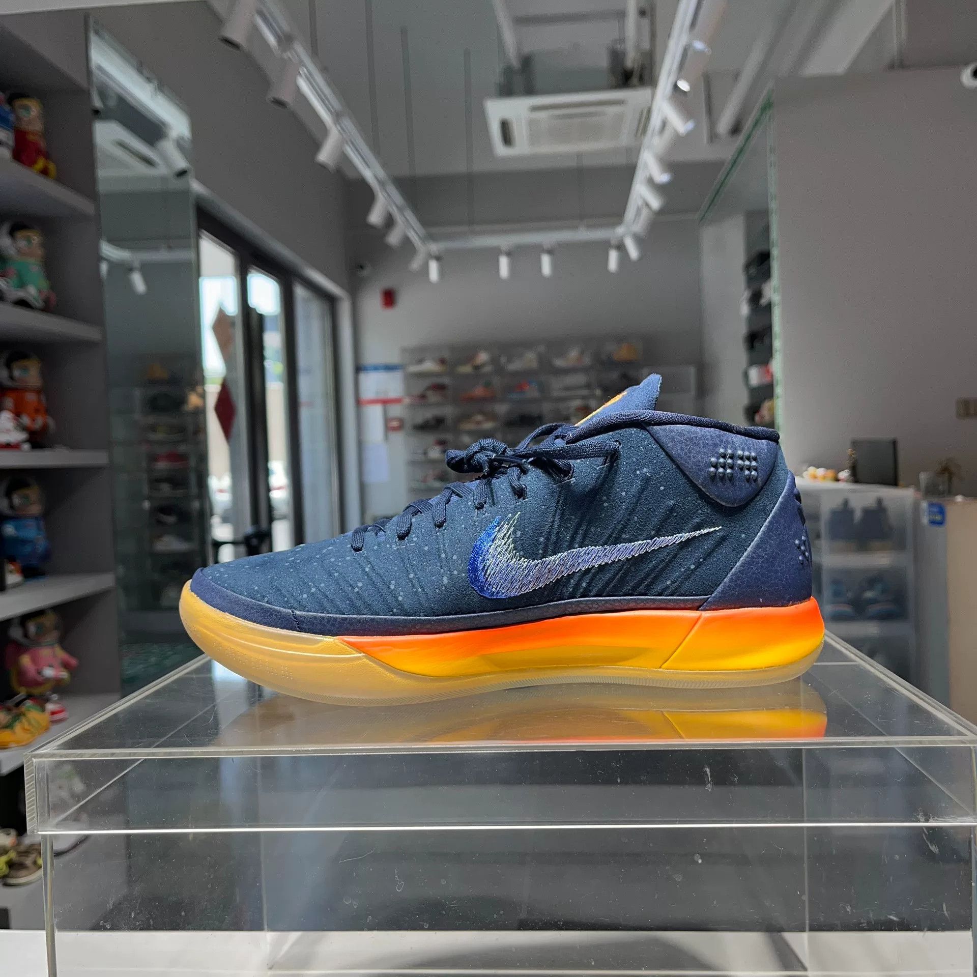 Nike Nike KOBE Blue Lowtop Sneakers 9 Men Size US 9 / EU 42 - 6 Thumbnail