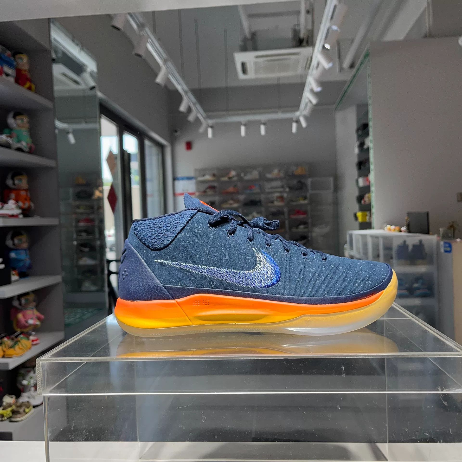 Nike Nike KOBE Blue Lowtop Sneakers 9 Men Size US 9 / EU 42 - 5 Thumbnail