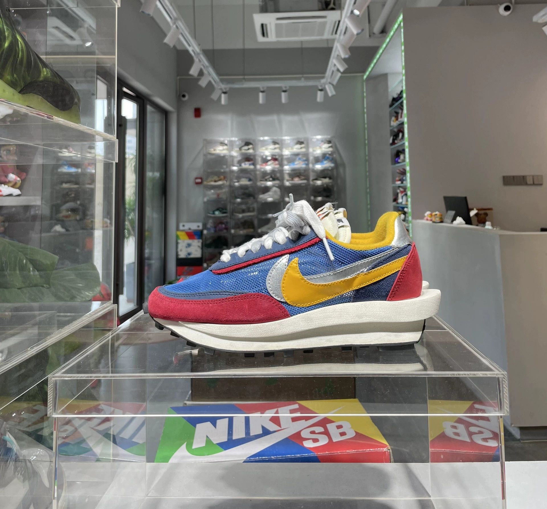 Nike Nike SACAI Blue Lowtop Sneakers us_7-5 Women Size US 7.5 / IT 37.5 - 3 Thumbnail