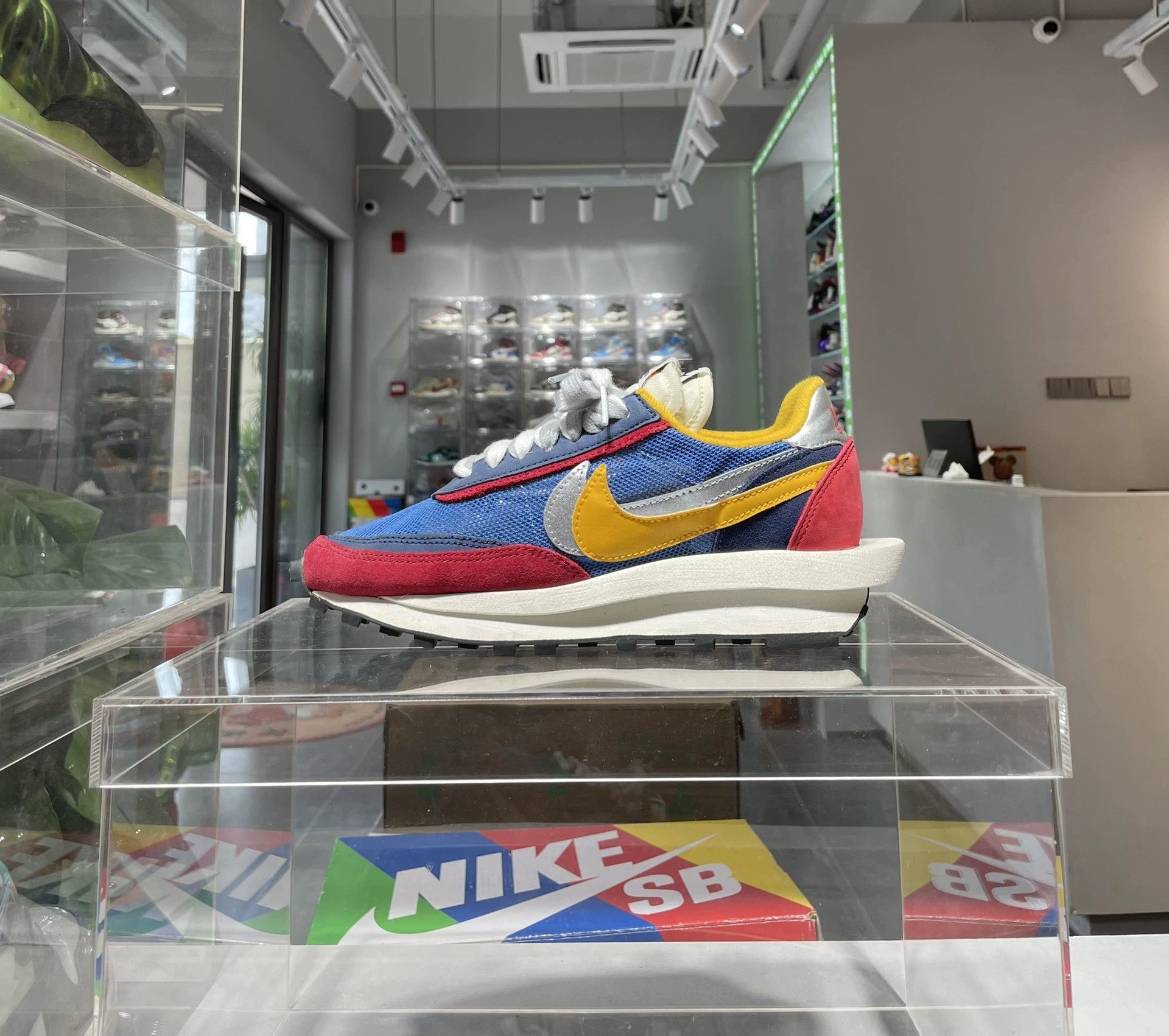 Nike Nike SACAI Blue Lowtop Sneakers us_7-5 Women Size US 7.5 / IT 37.5 - 5 Thumbnail