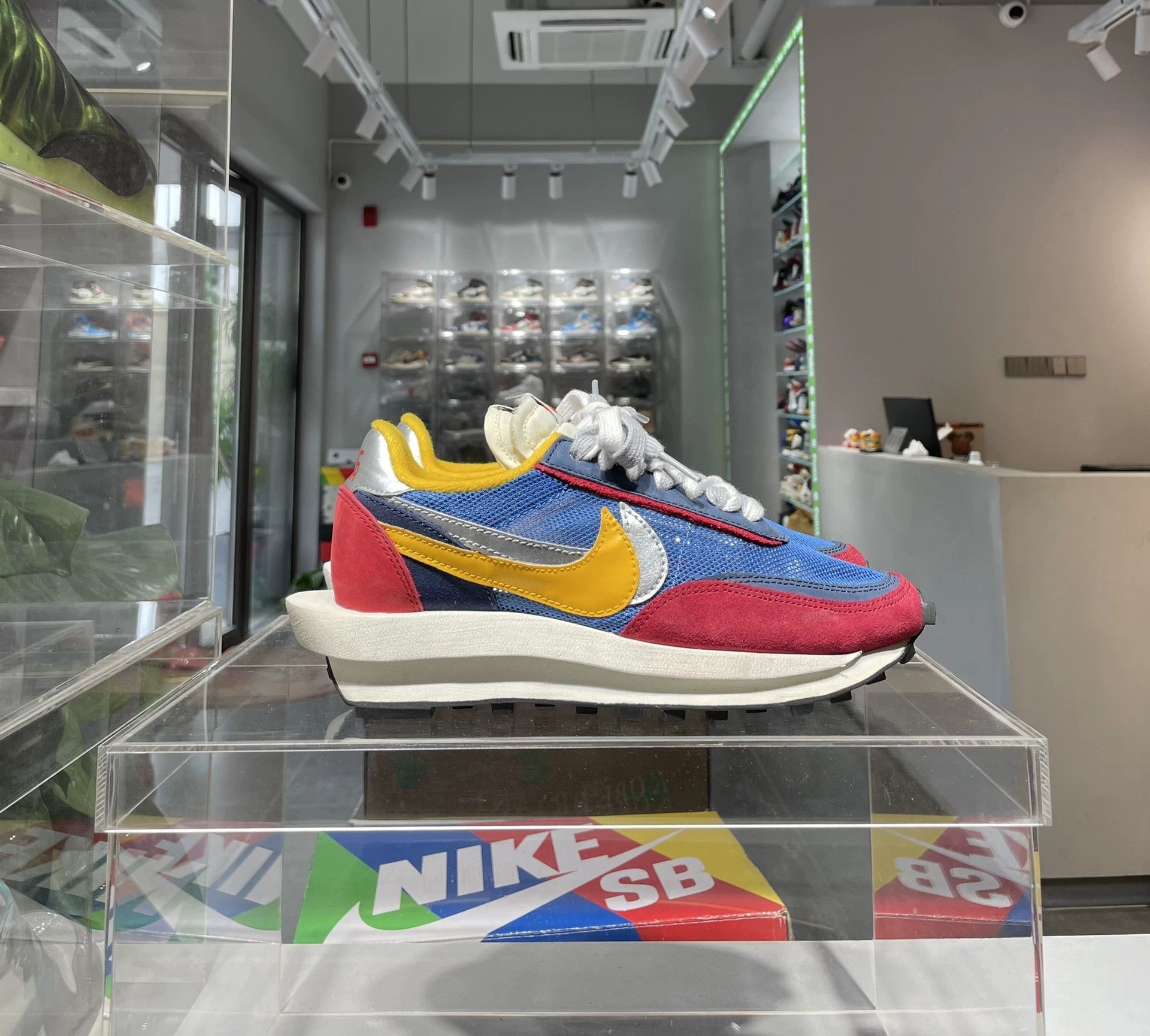 Nike Nike SACAI Blue Lowtop Sneakers us_7-5 Women Size US 7.5 / IT 37.5 - 2 Thumbnail