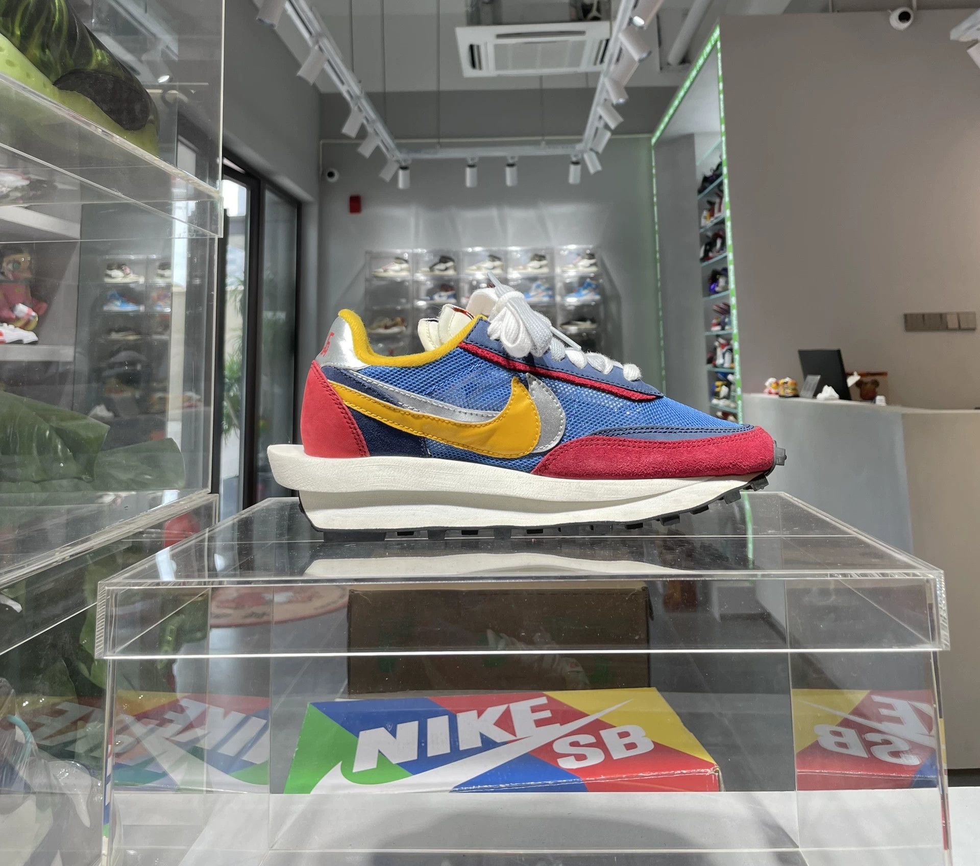 Nike Nike SACAI Blue Lowtop Sneakers us_7-5 Women Size US 7.5 / IT 37.5 - 6 Thumbnail