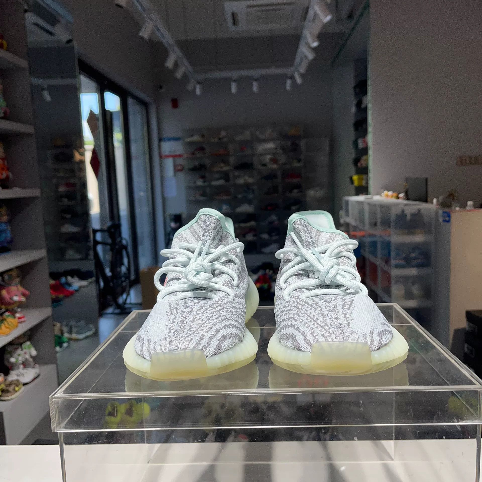 Adidas Adidas YEEZY Blue Lowtop Sneakers 9 Men Size US 9 / EU 42 - 2 Thumbnail