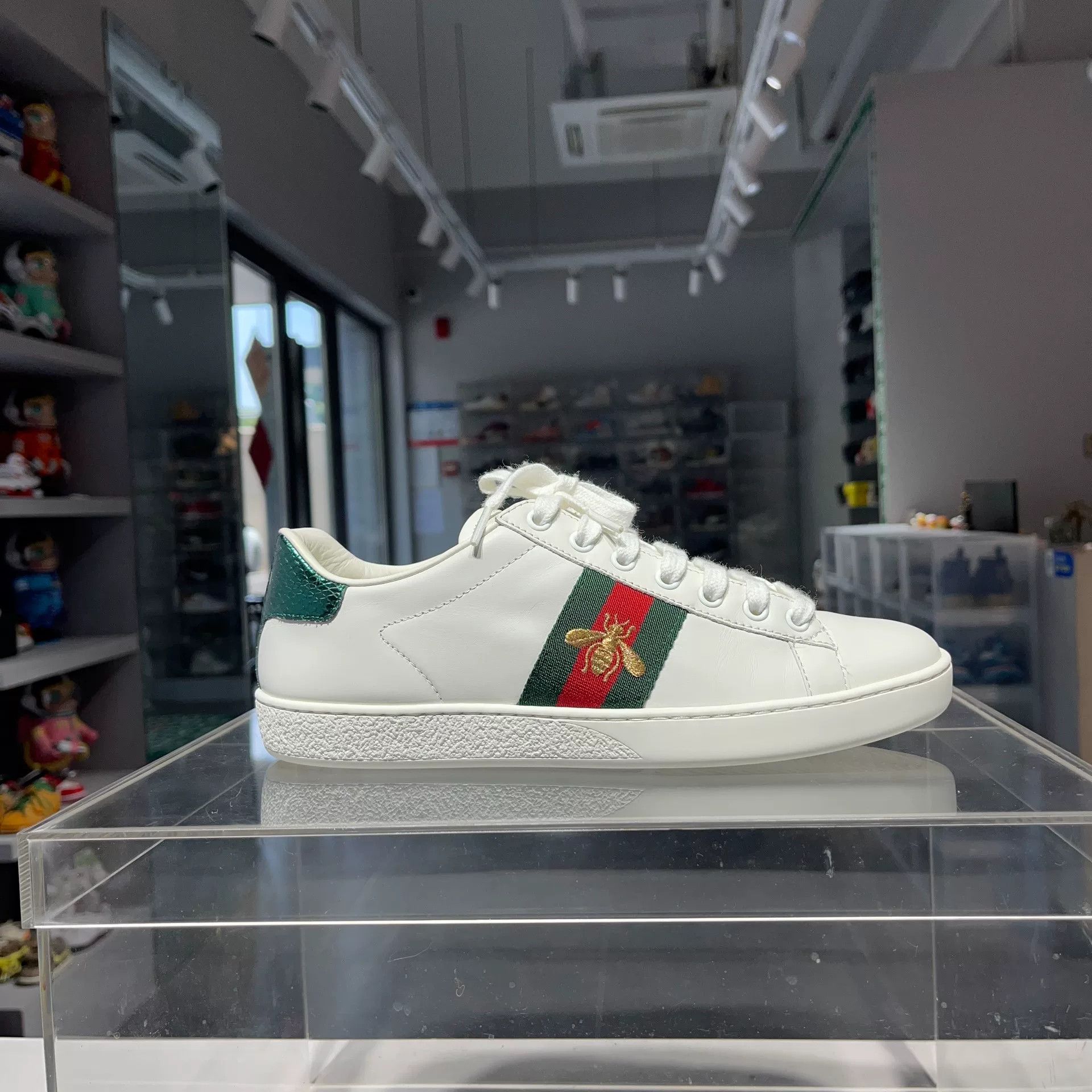 Gucci Gucci White Lowtop Sneakers us_7-5 Women Size US 7.5 / IT 37.5 - 5 Thumbnail