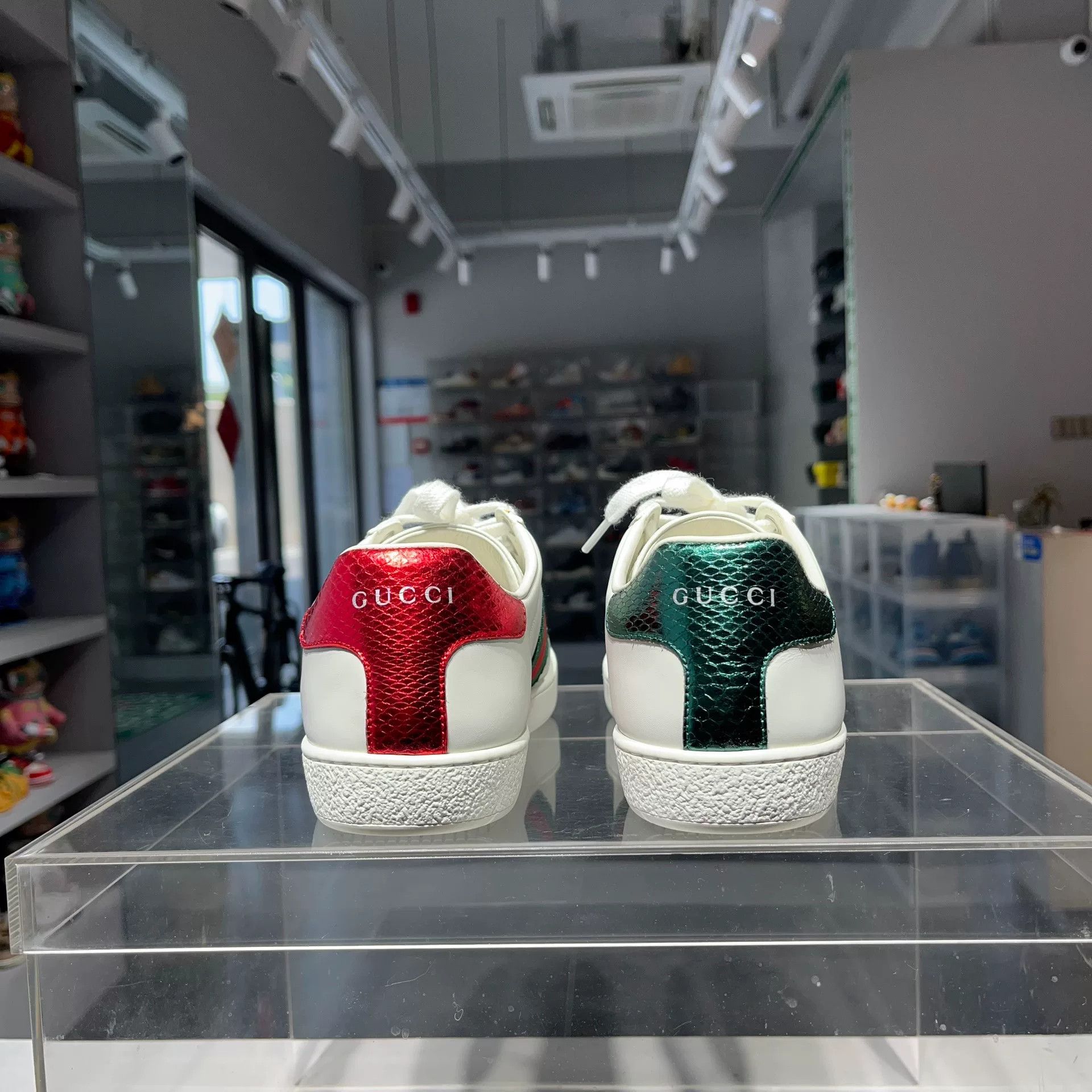 Gucci Gucci White Lowtop Sneakers us_7-5 Women Size US 7.5 / IT 37.5 - 3 Thumbnail