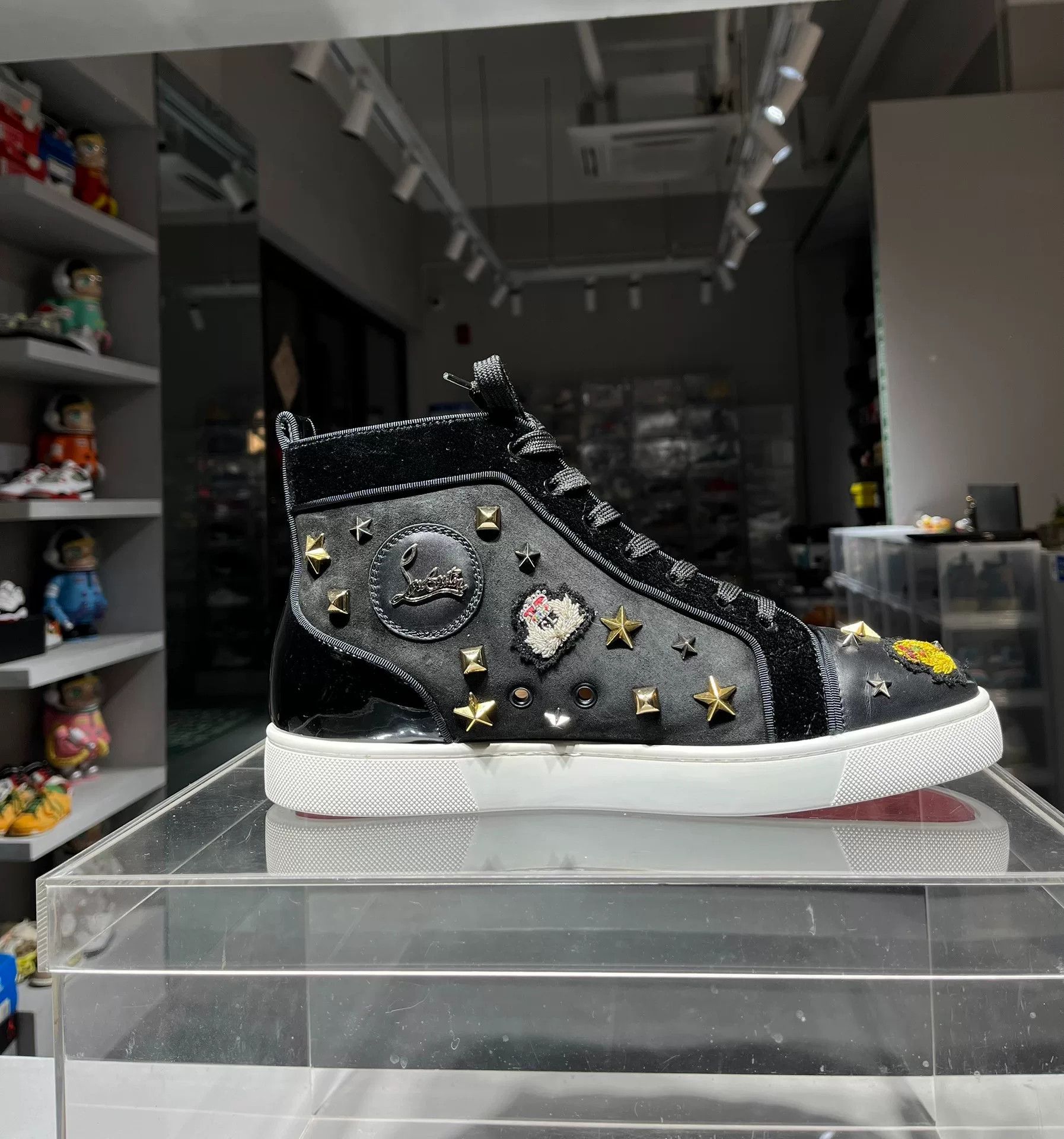 Christian Louboutin Christian Louboutin Embroidered Red Hitop Sneakers 9 Men Size US 9 / EU 42 - 6 Thumbnail