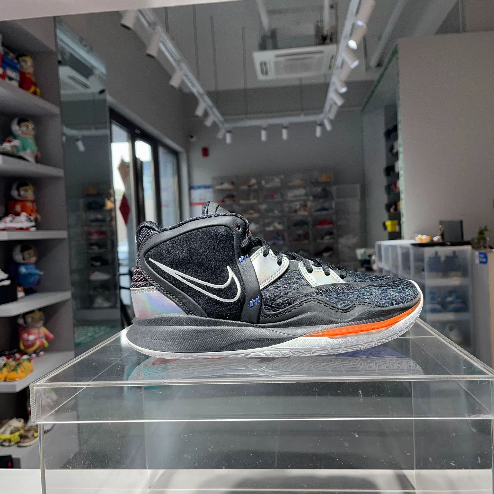 Nike Nike KYRIE Lowtop Sneakers 7.5 Men Size US 7.5 / EU 40-41 - 5 Thumbnail