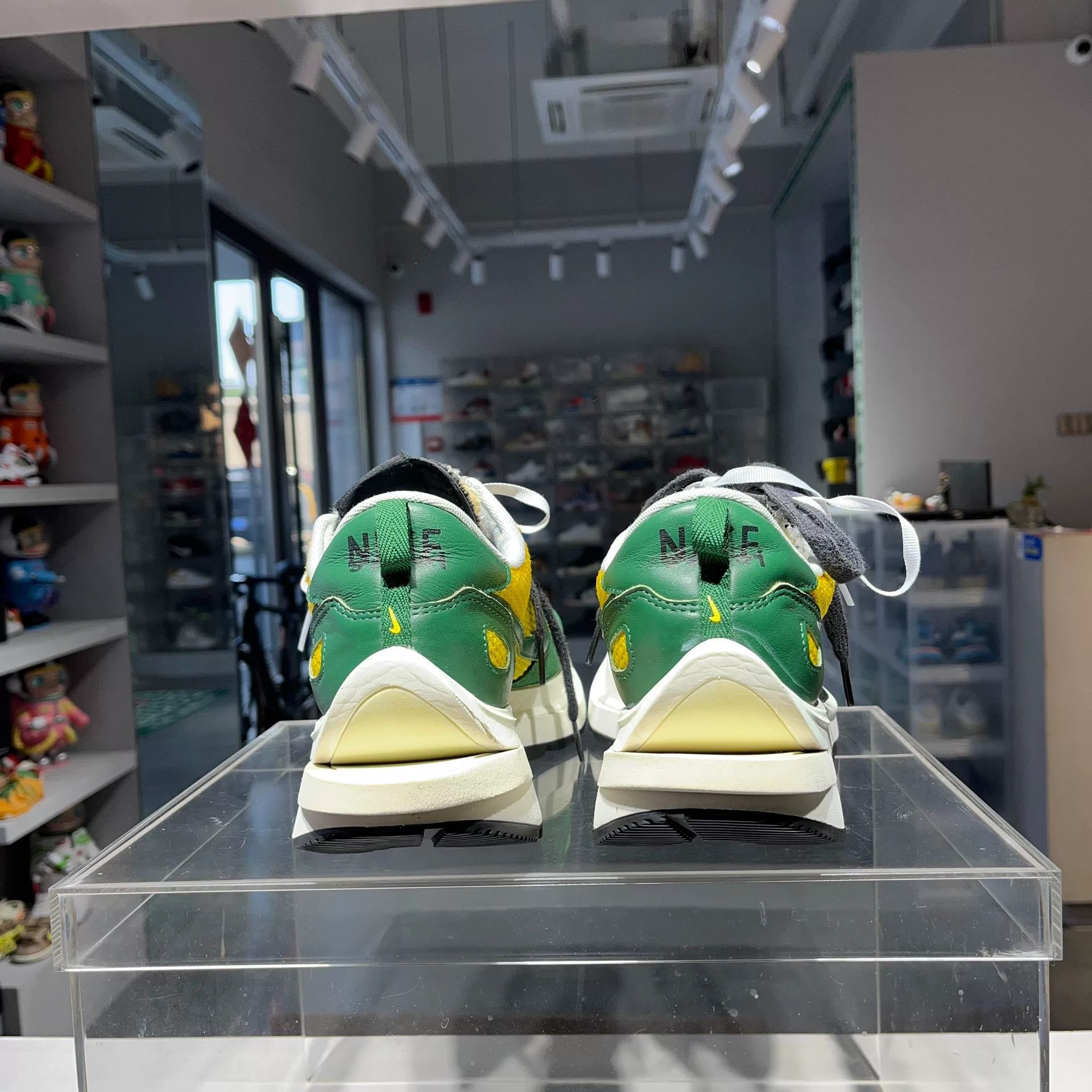 Sacai Sacai Yellow Lowtop Sneakers 11 Men Size US 11 / EU 44 - 3 Thumbnail
