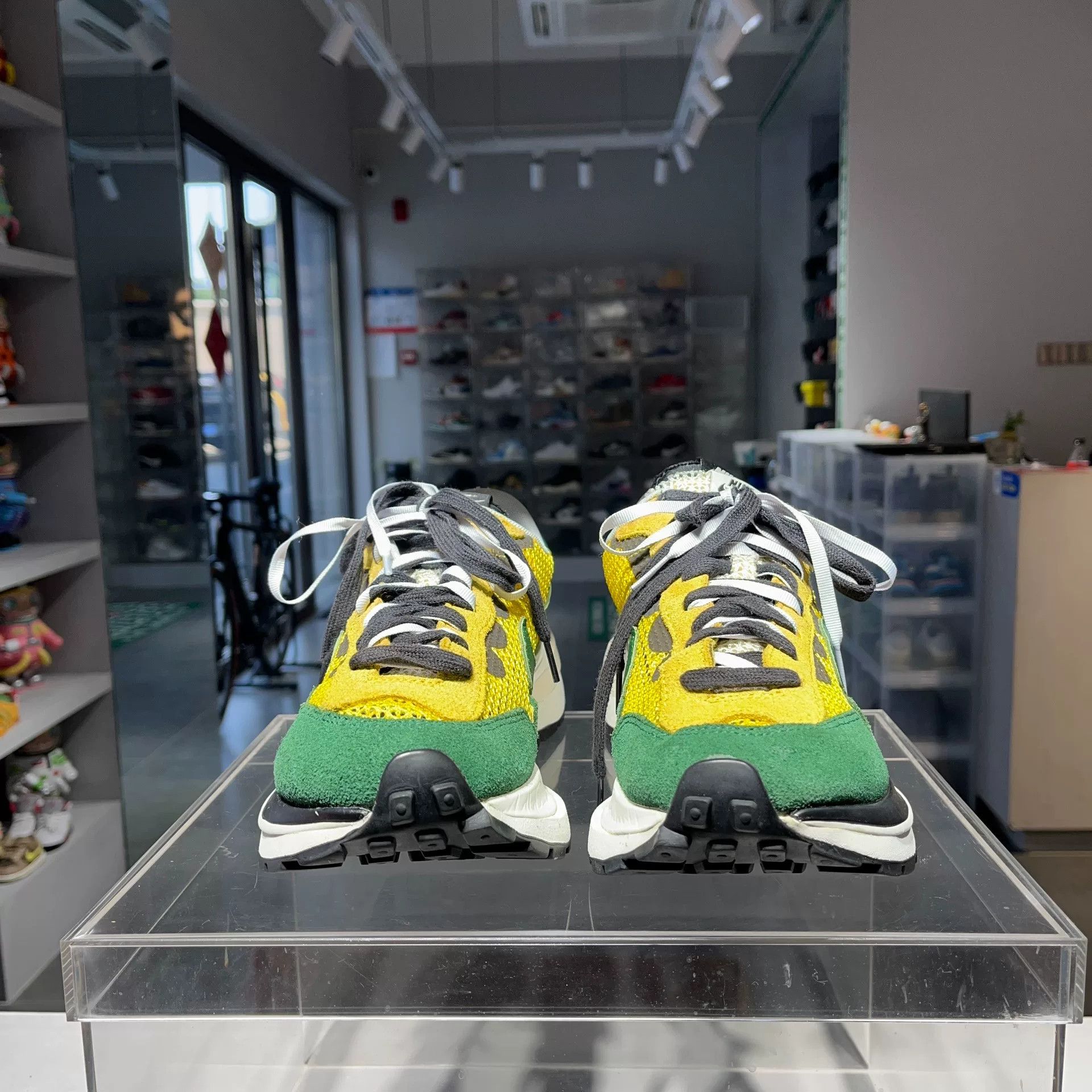 Sacai Sacai Yellow Lowtop Sneakers 11 Men Size US 11 / EU 44 - 2 Thumbnail