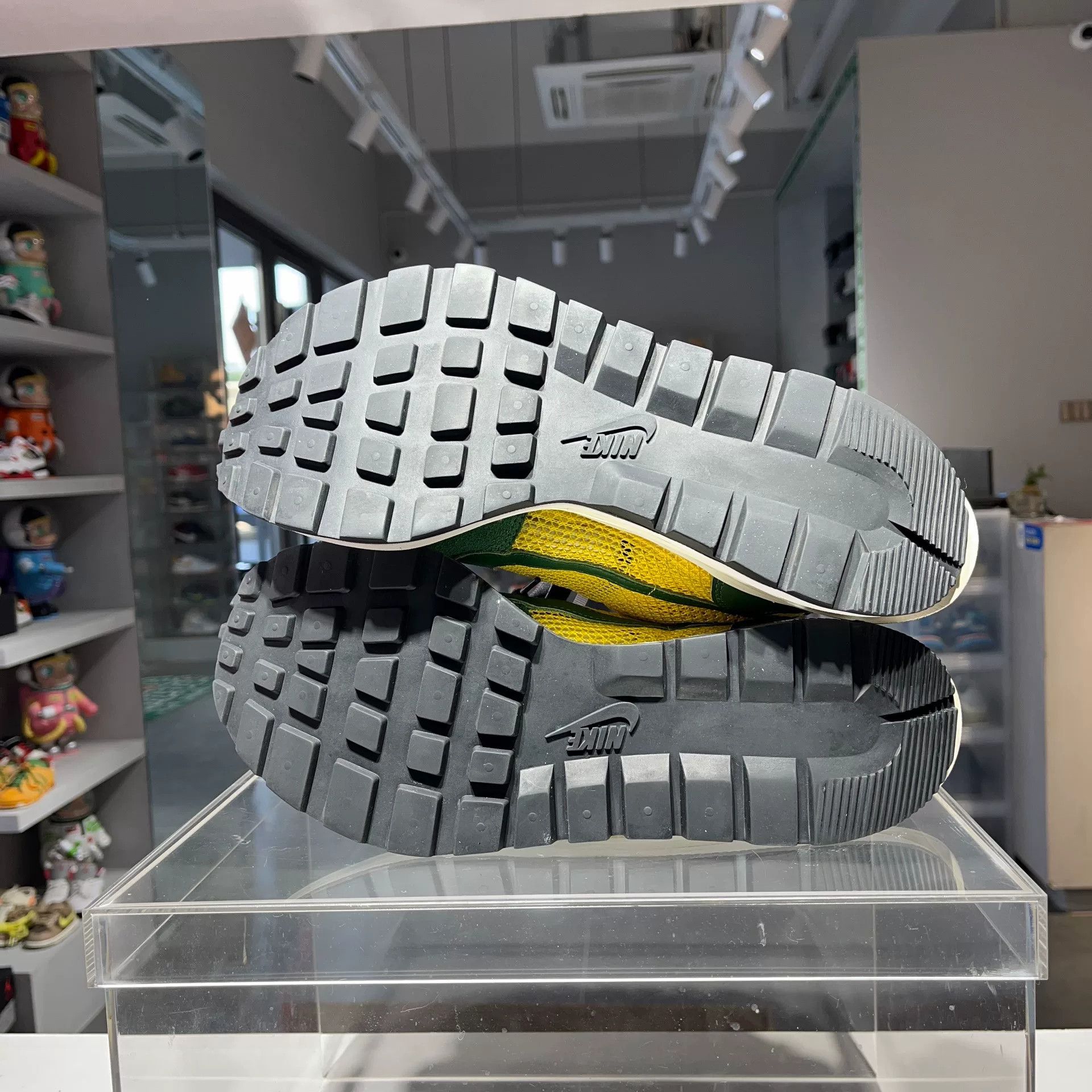Sacai Sacai Yellow Lowtop Sneakers 11 Men Size US 11 / EU 44 - 7 Thumbnail