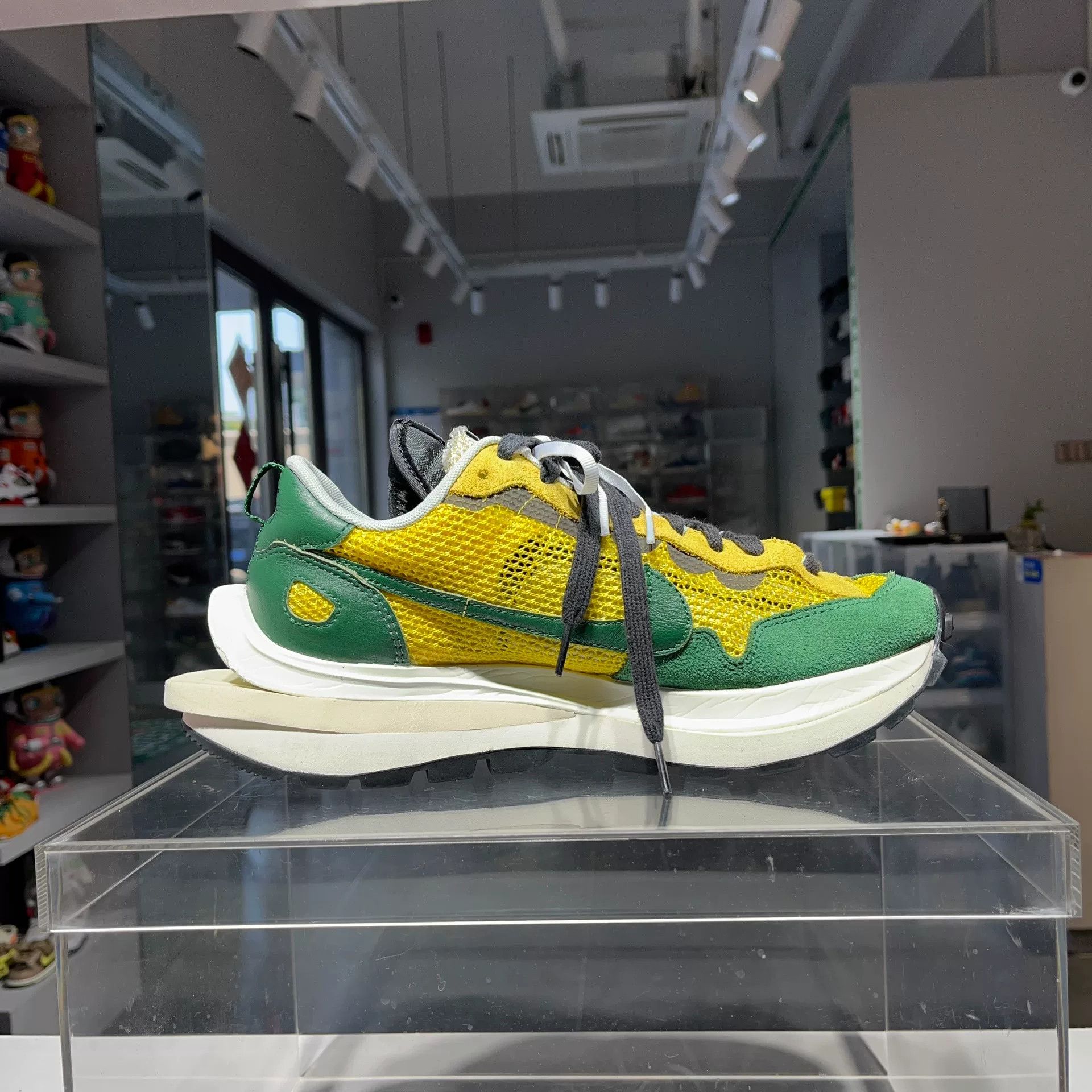 Sacai Sacai Yellow Lowtop Sneakers 11 Men Size US 11 / EU 44 - 4 Thumbnail