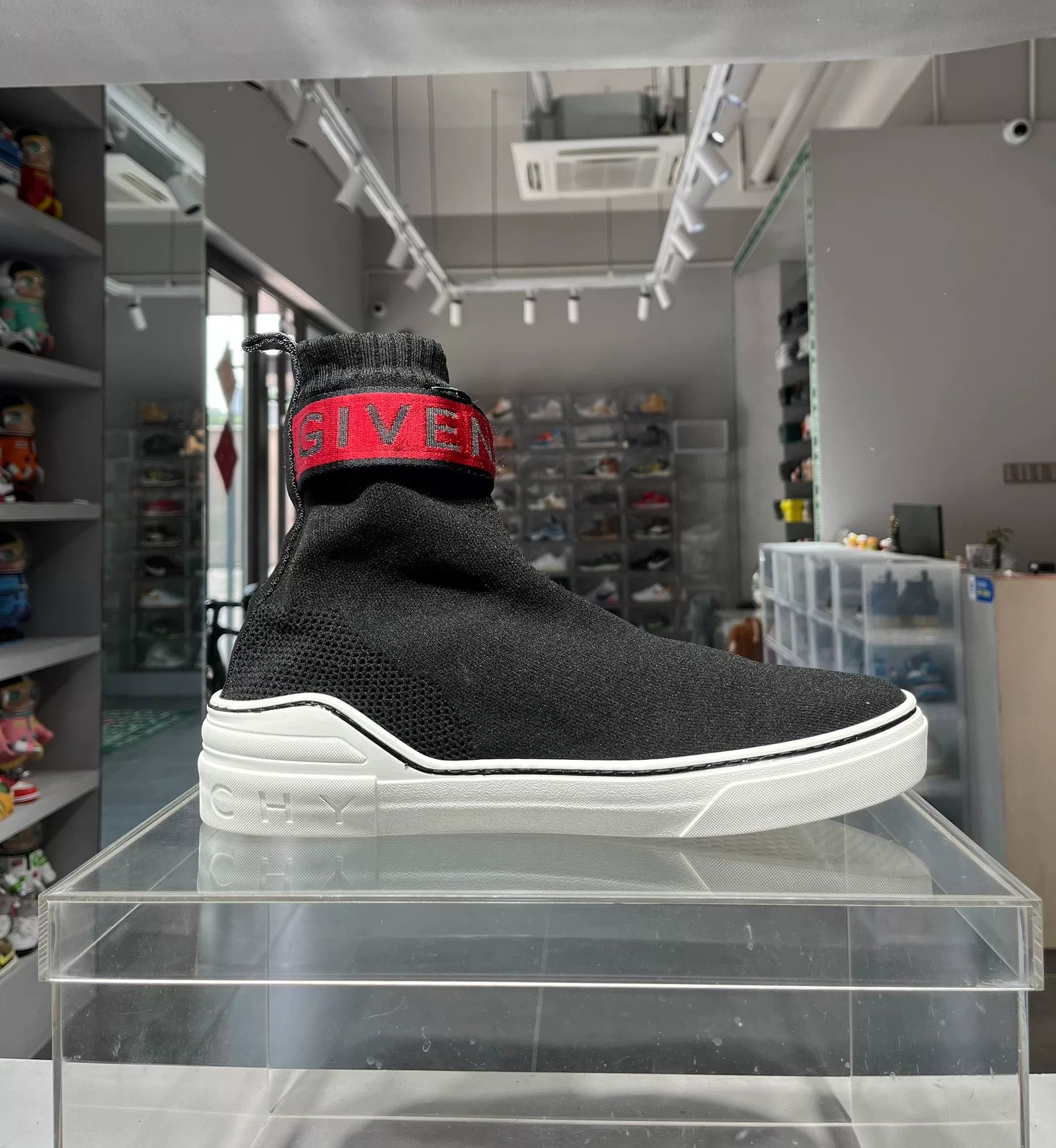 Givenchy Givenchy Lowtop Sneakers 11 Men Size US 11 / EU 44 - 6 Thumbnail