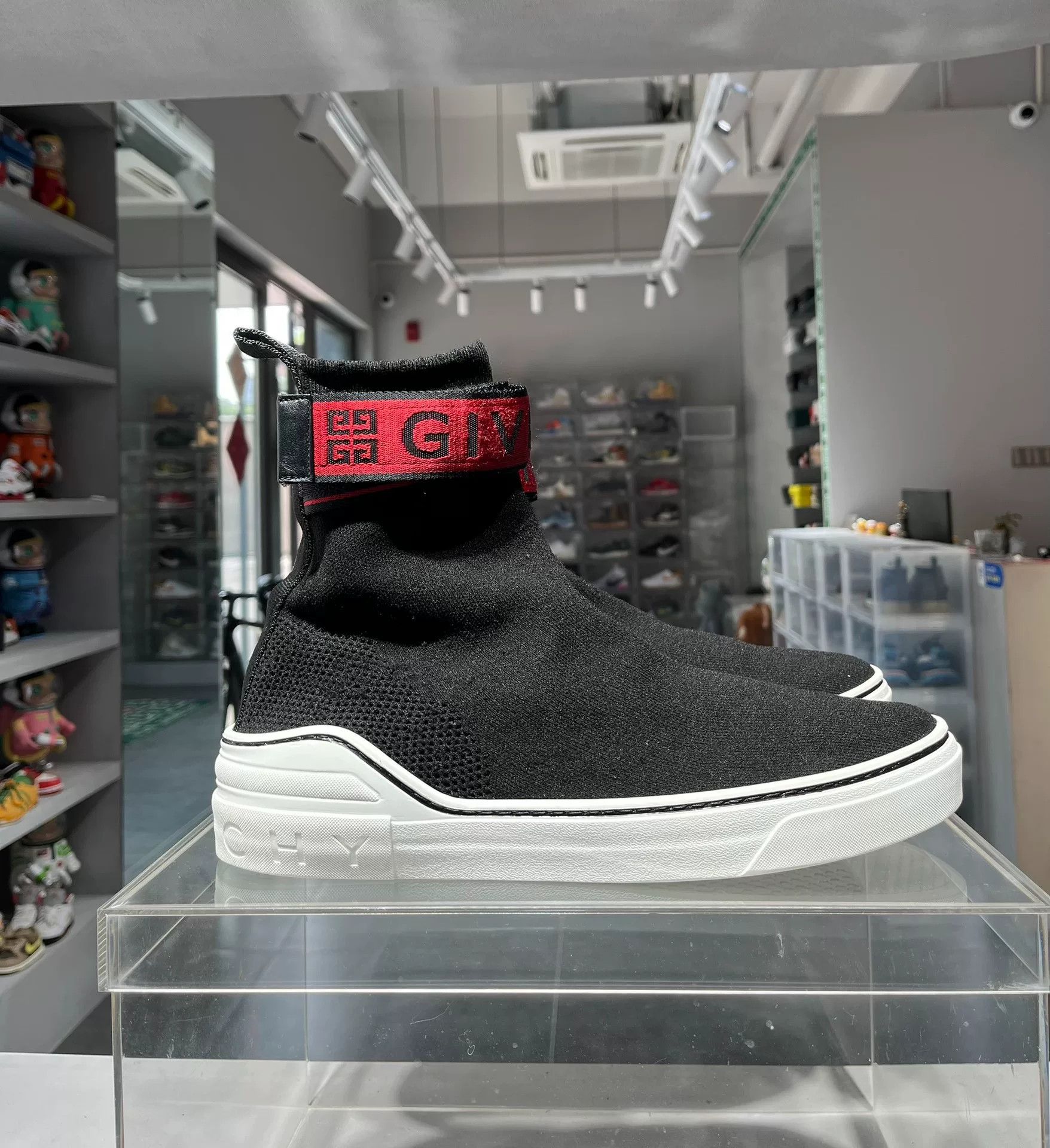 Givenchy Givenchy Lowtop Sneakers 11 Men Size US 11 / EU 44 - 3 Thumbnail