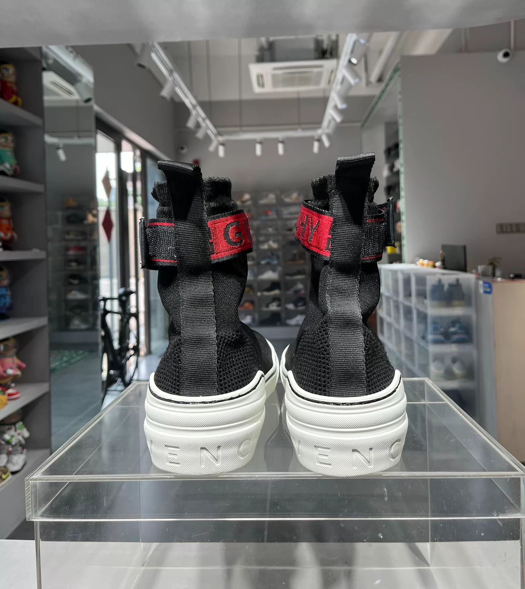 Givenchy Givenchy Lowtop Sneakers 11 Men Size US 11 / EU 44 - 4 Thumbnail