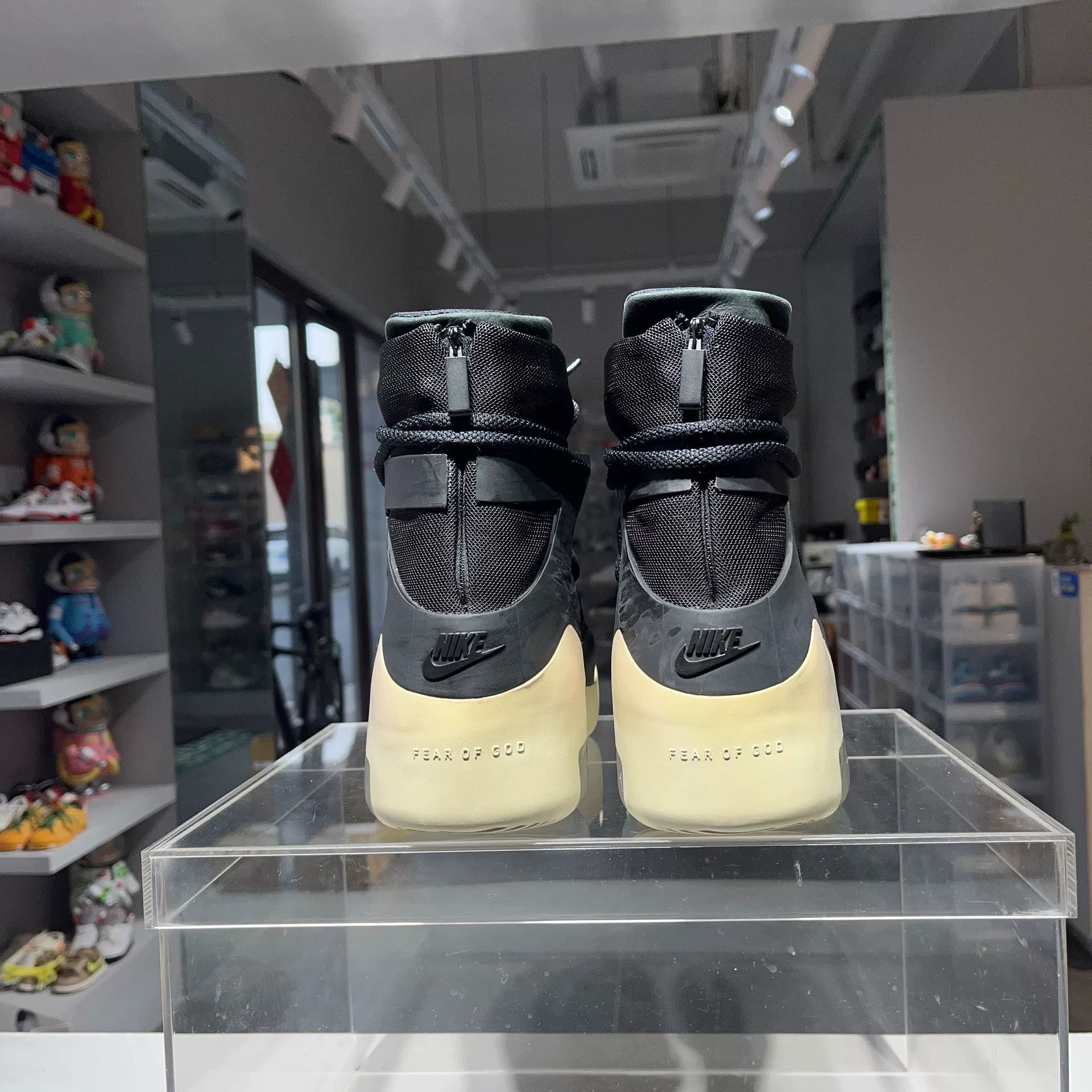 Fear of God Fear of God Retro Black Lowtop Sneakers 11 Men Size US 11 / EU 44 - 3 Thumbnail