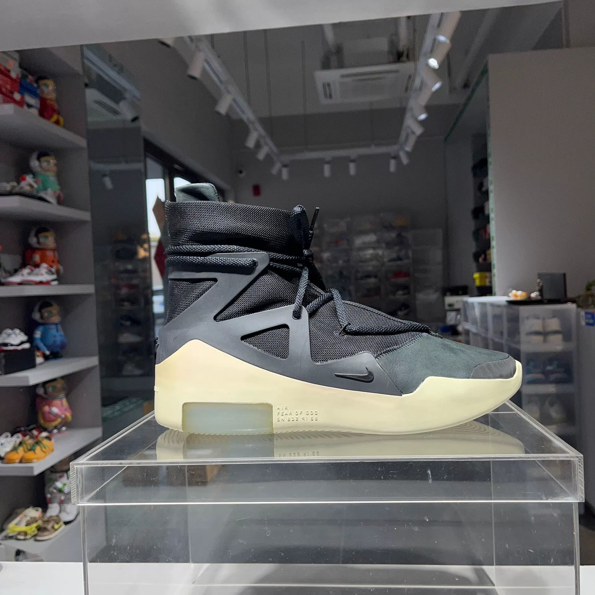 Fear of God Fear of God Retro Black Lowtop Sneakers 11 Men Size US 11 / EU 44 - 5 Thumbnail