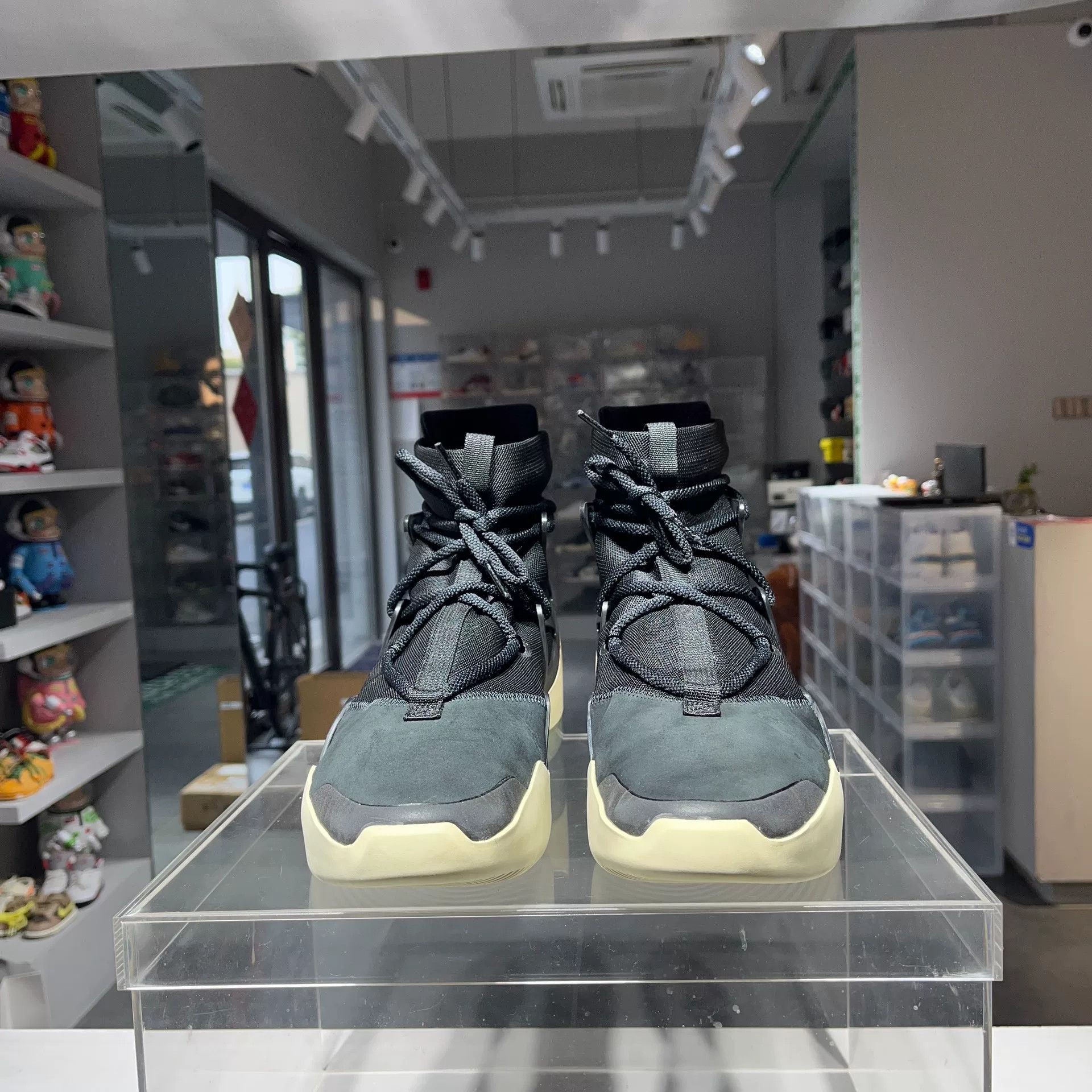 Fear of God Fear of God Retro Black Lowtop Sneakers 11 Men Size US 11 / EU 44 - 2 Thumbnail