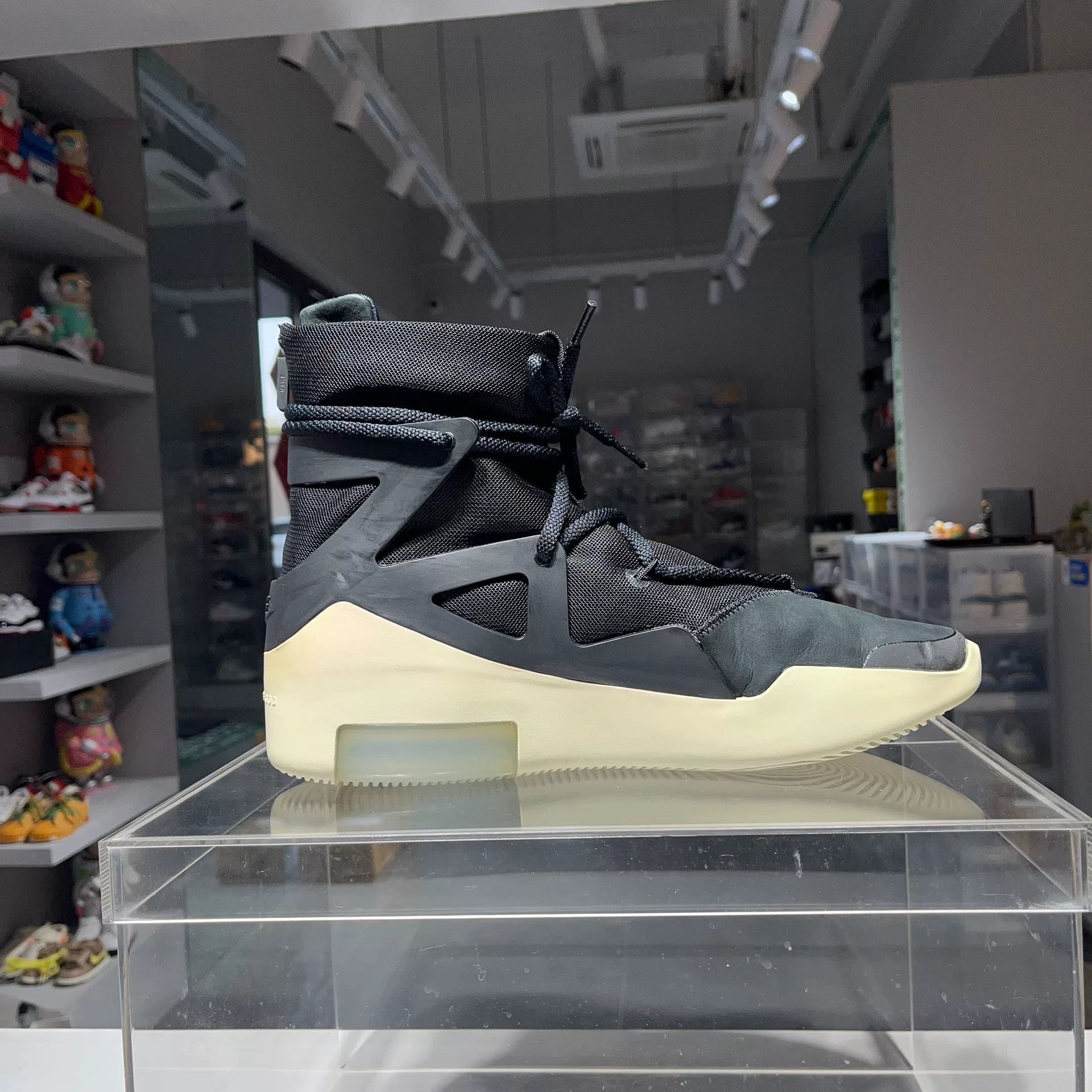 Fear of God Fear of God Retro Black Lowtop Sneakers 11 Men Size US 11 / EU 44 - 4 Thumbnail