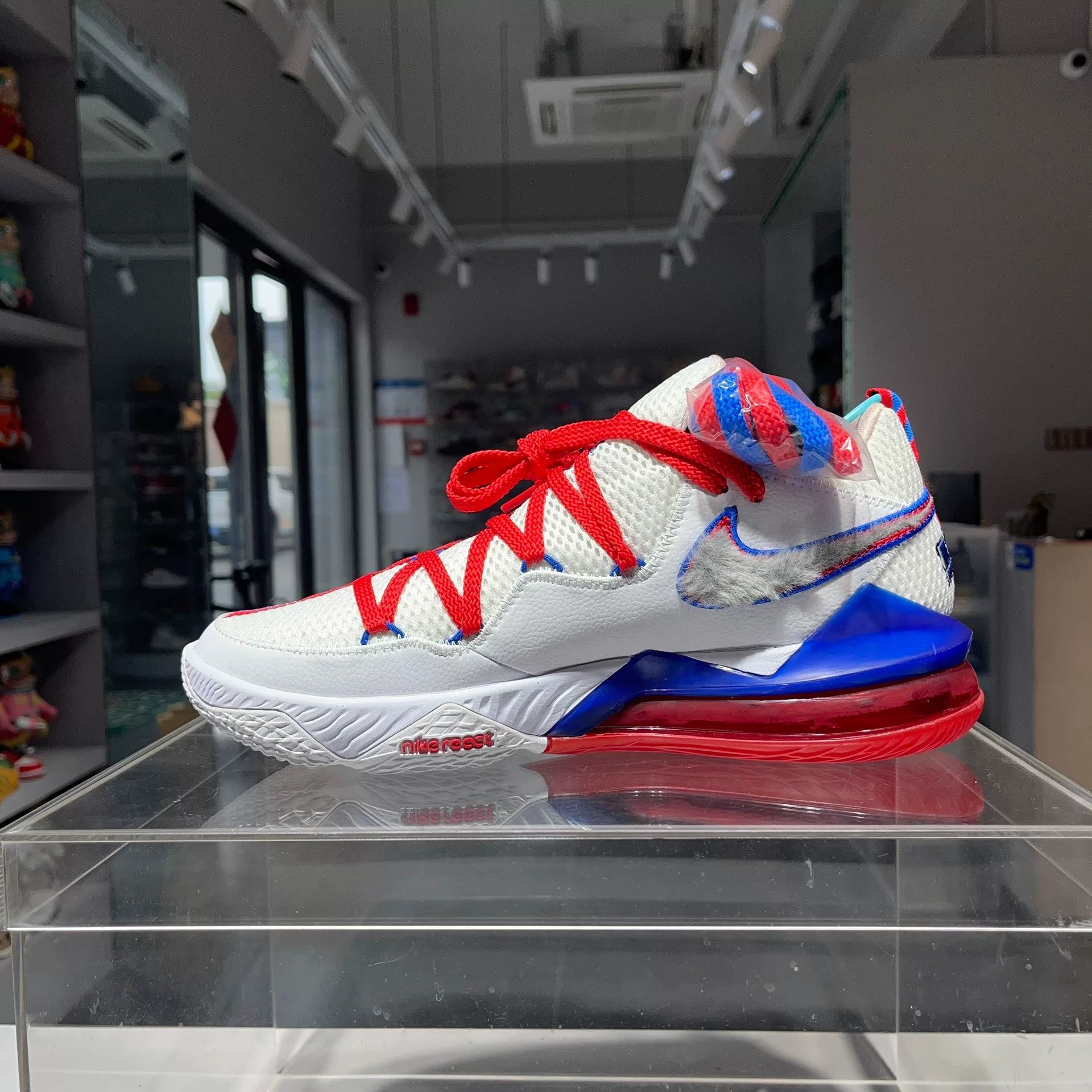 Nike Nike LEBRON Blue Lowtop Sneakers 10 Men Size US 10 / EU 43 - 6 Thumbnail