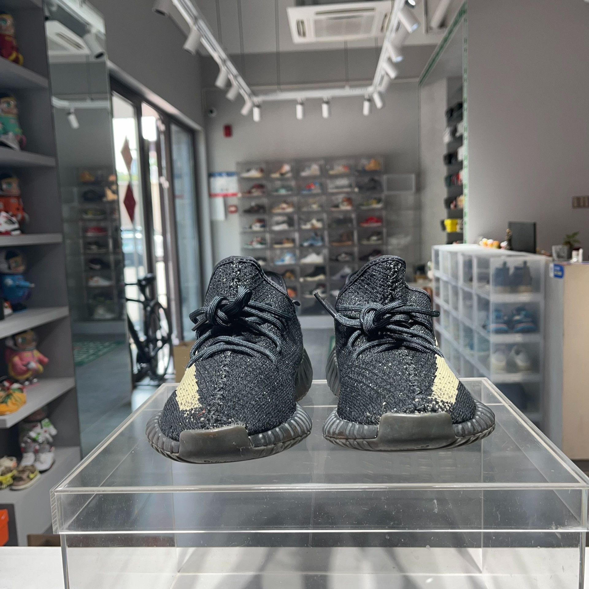 Yeezy Yeezy Green Lowtop Sneakers 41 Men Size US 8.5 / EU 41-42 - 2 Thumbnail