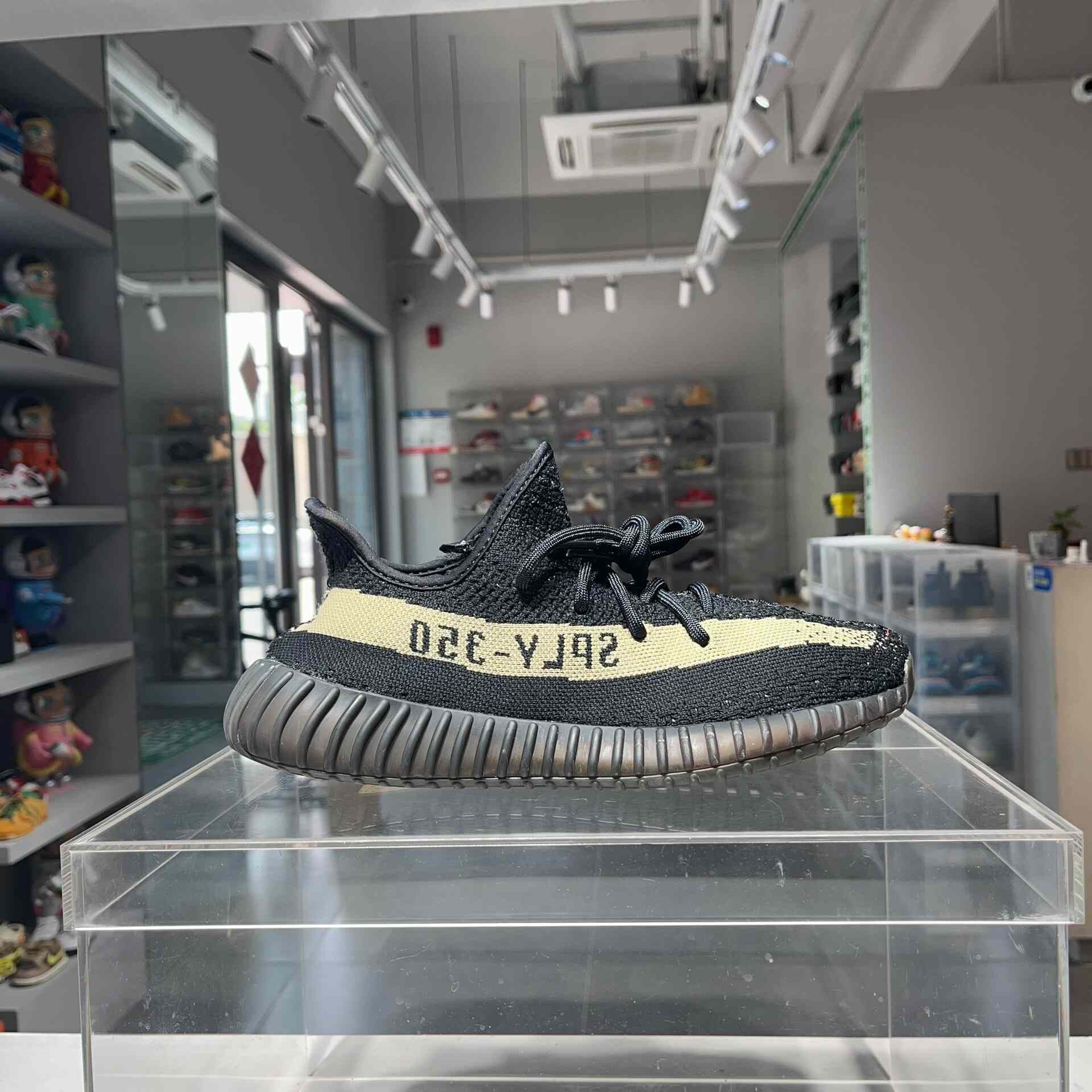 Yeezy Yeezy Green Lowtop Sneakers 41 Men Size US 8.5 / EU 41-42 - 5 Thumbnail