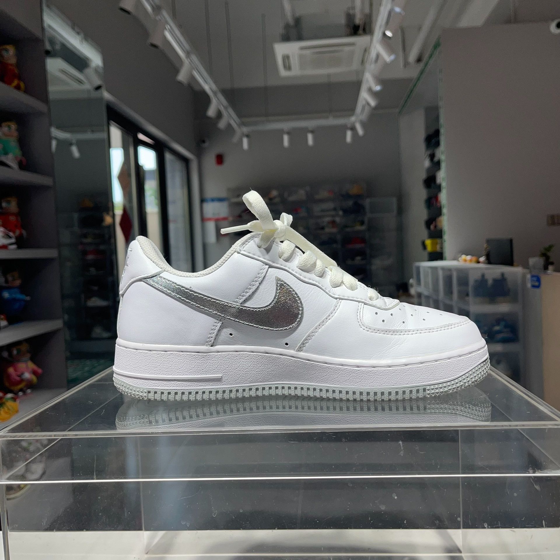 Nike Nike White Lowtop Sneakers 40 Men Size US 7.5 / EU 40-41 - 4 Thumbnail