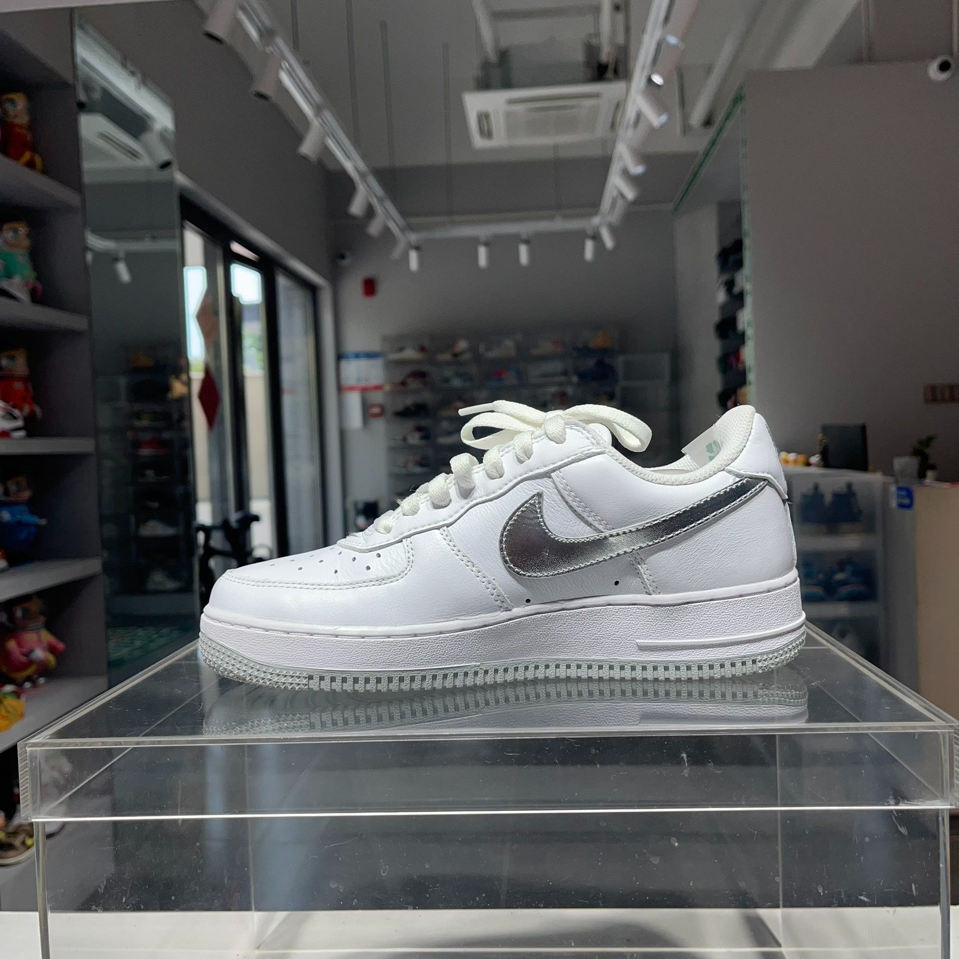 Nike Nike White Lowtop Sneakers 40 Men Size US 7.5 / EU 40-41 - 6 Thumbnail