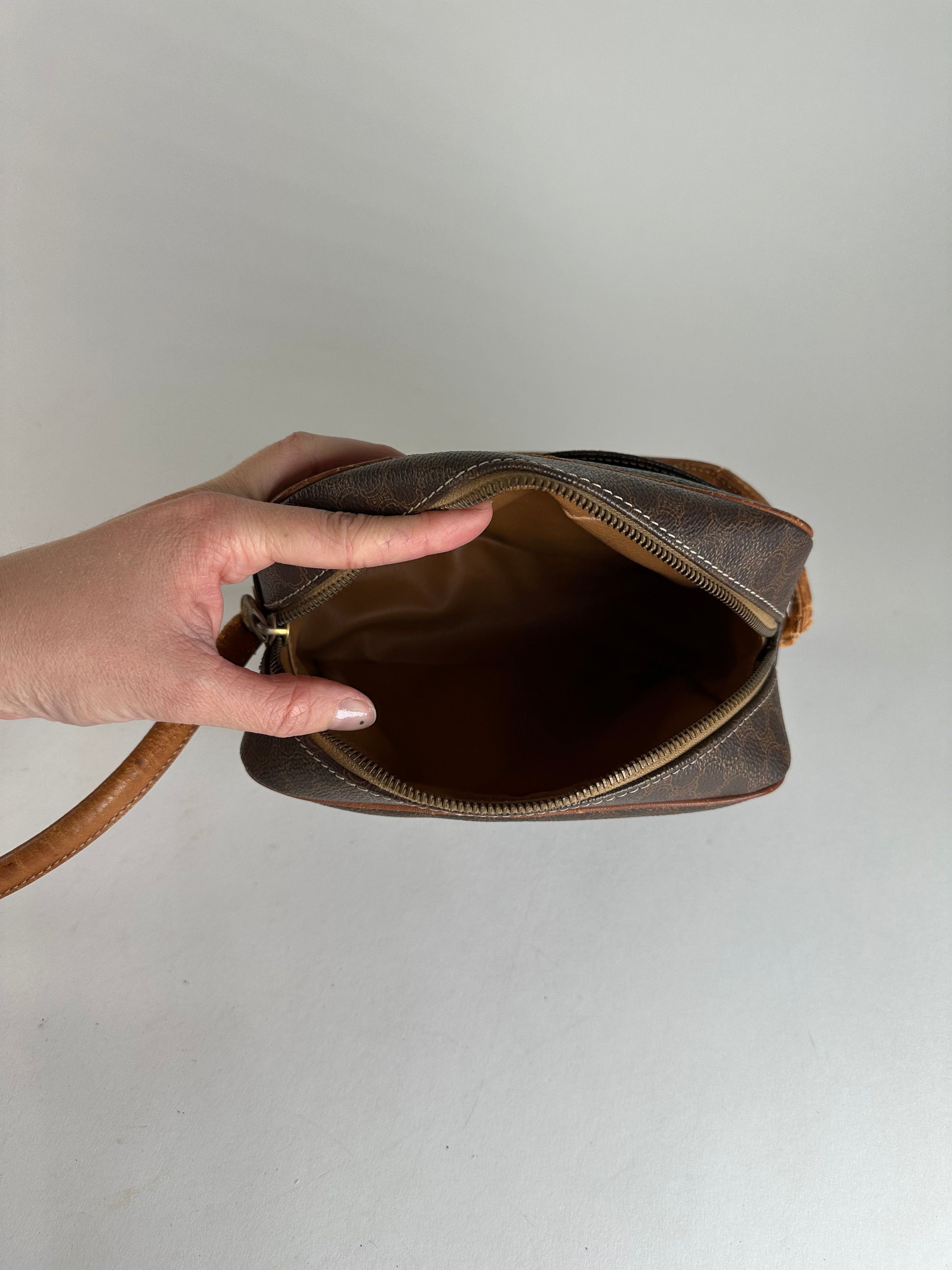 Celine Vintage Paris Triomphe Monogram Leather Shoulder Bag Brown Size ONE SIZE - 13 Thumbnail