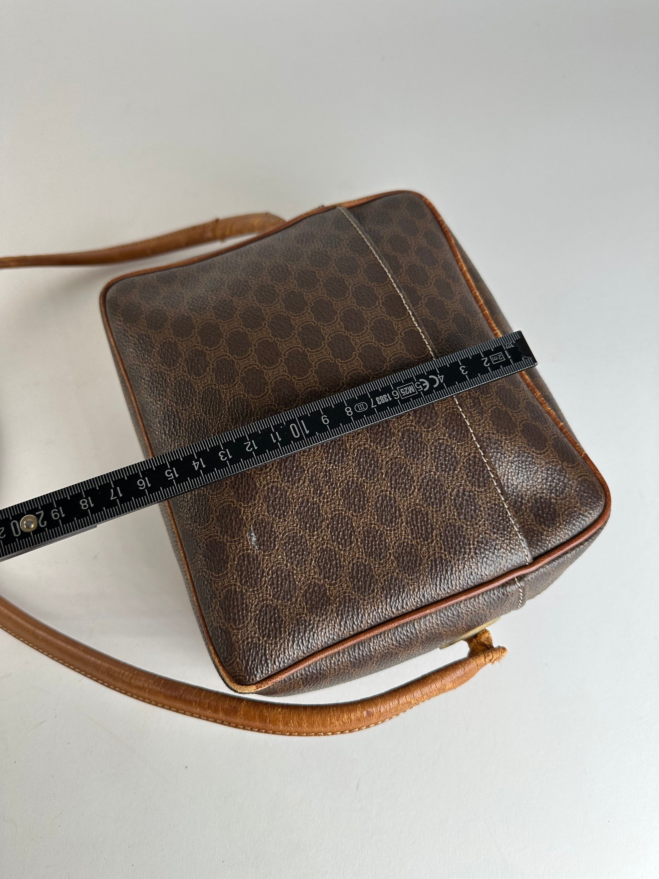 Celine Vintage Paris Triomphe Monogram Leather Shoulder Bag Brown Size ONE SIZE - 11 Thumbnail