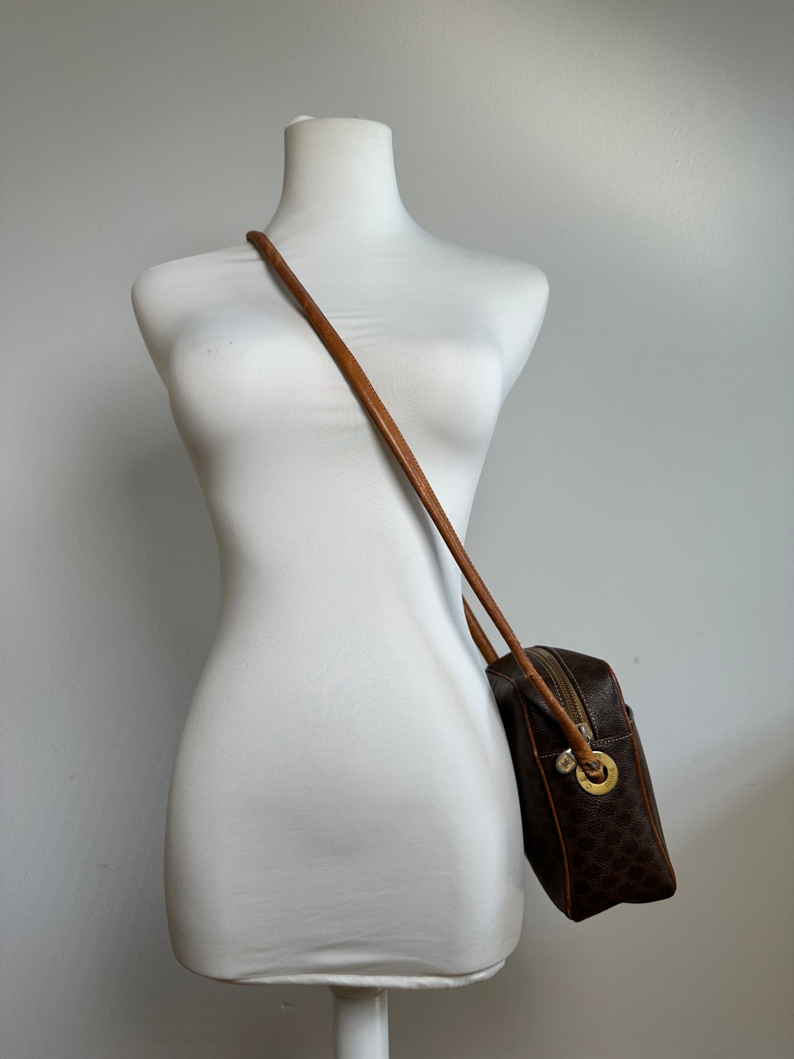 Celine Vintage Paris Triomphe Monogram Leather Shoulder Bag Brown Size ONE SIZE - 4 Thumbnail